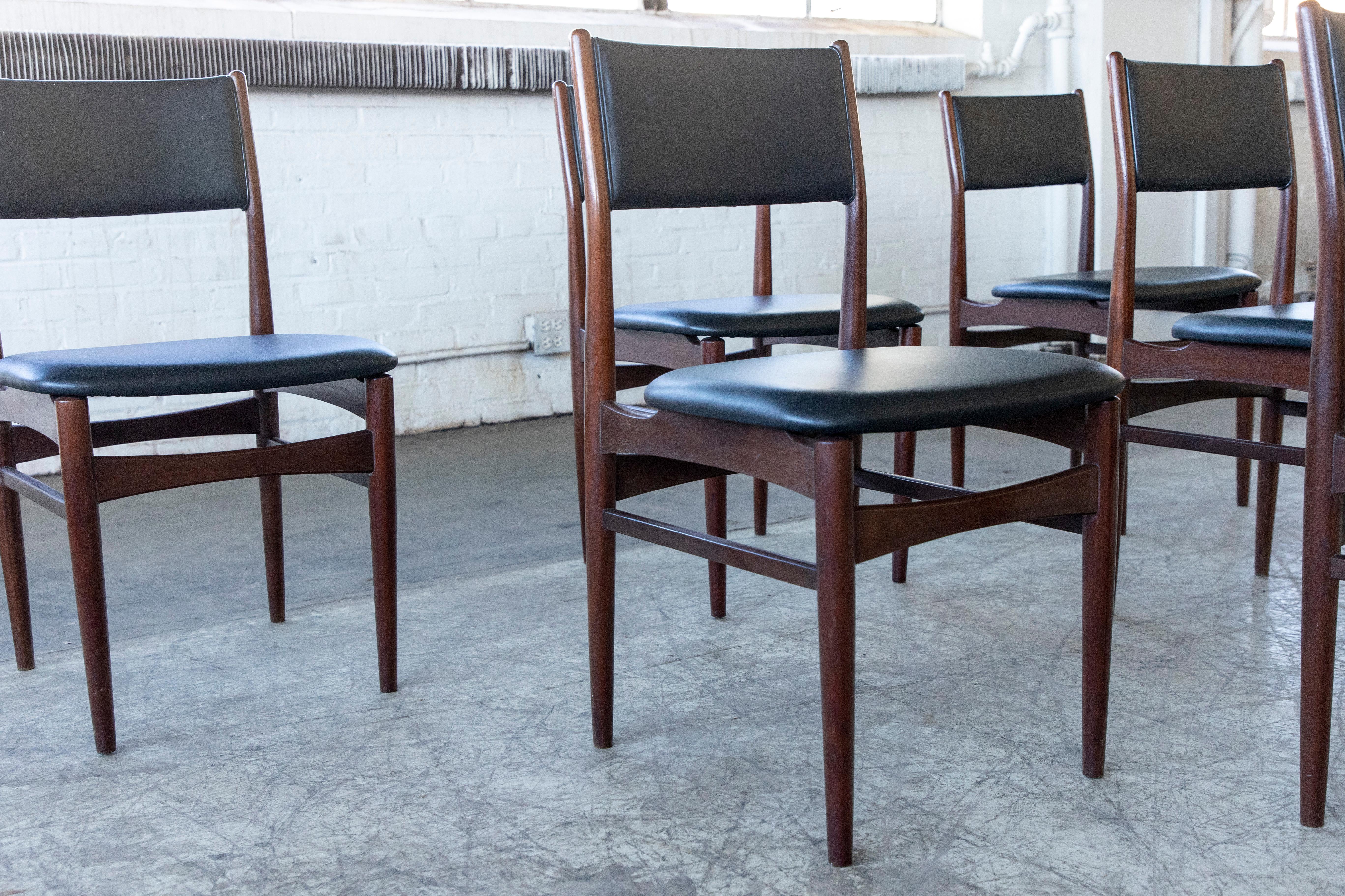 Set of 6 Danish Midcentury Dining Chairs in Teak and Black Leather In Good Condition For Sale In Bridgeport, CT