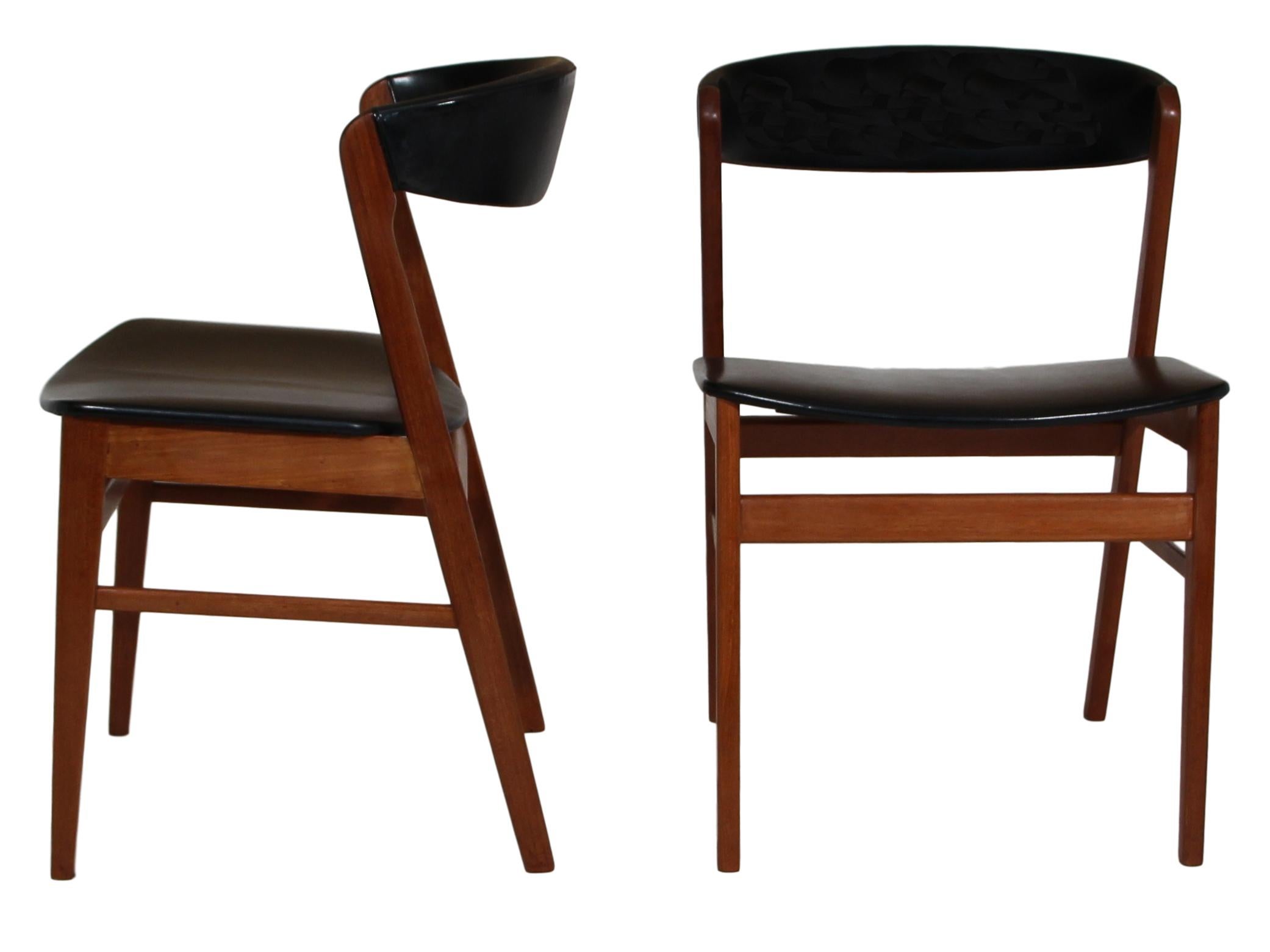 Set of 6 midcentury teak chairs by Sax Mobler. Made in Denmark. The frames have been refinished with matte finish shellac.

The chairs are in very good condition. On 2 of the chairs, the vinyl on the back has scuffs on them. The vinyl has minor