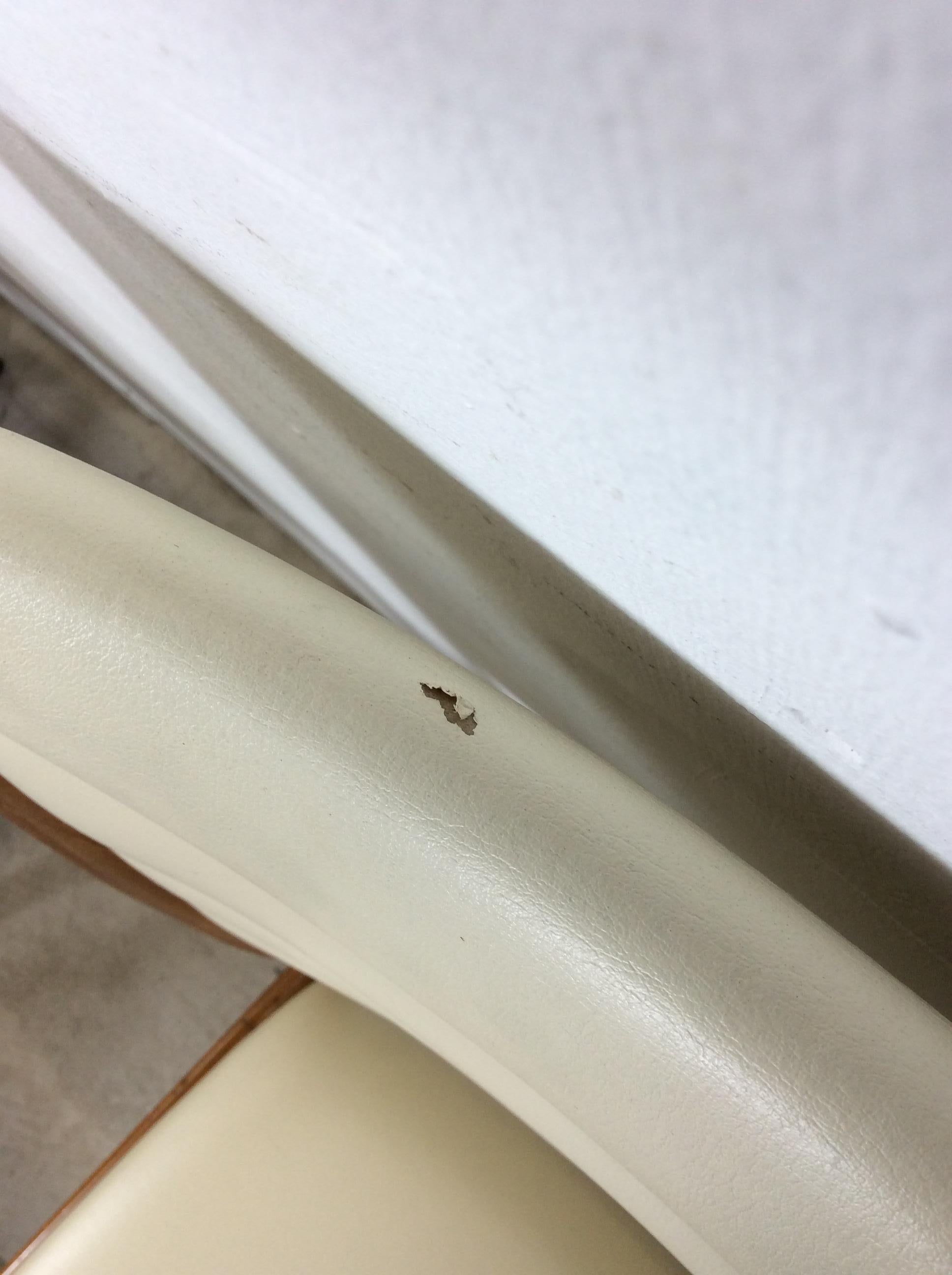 20ième siècle Ensemble de 6 chaises de salle à manger modernes danoises avec revêtement en cuir en vente