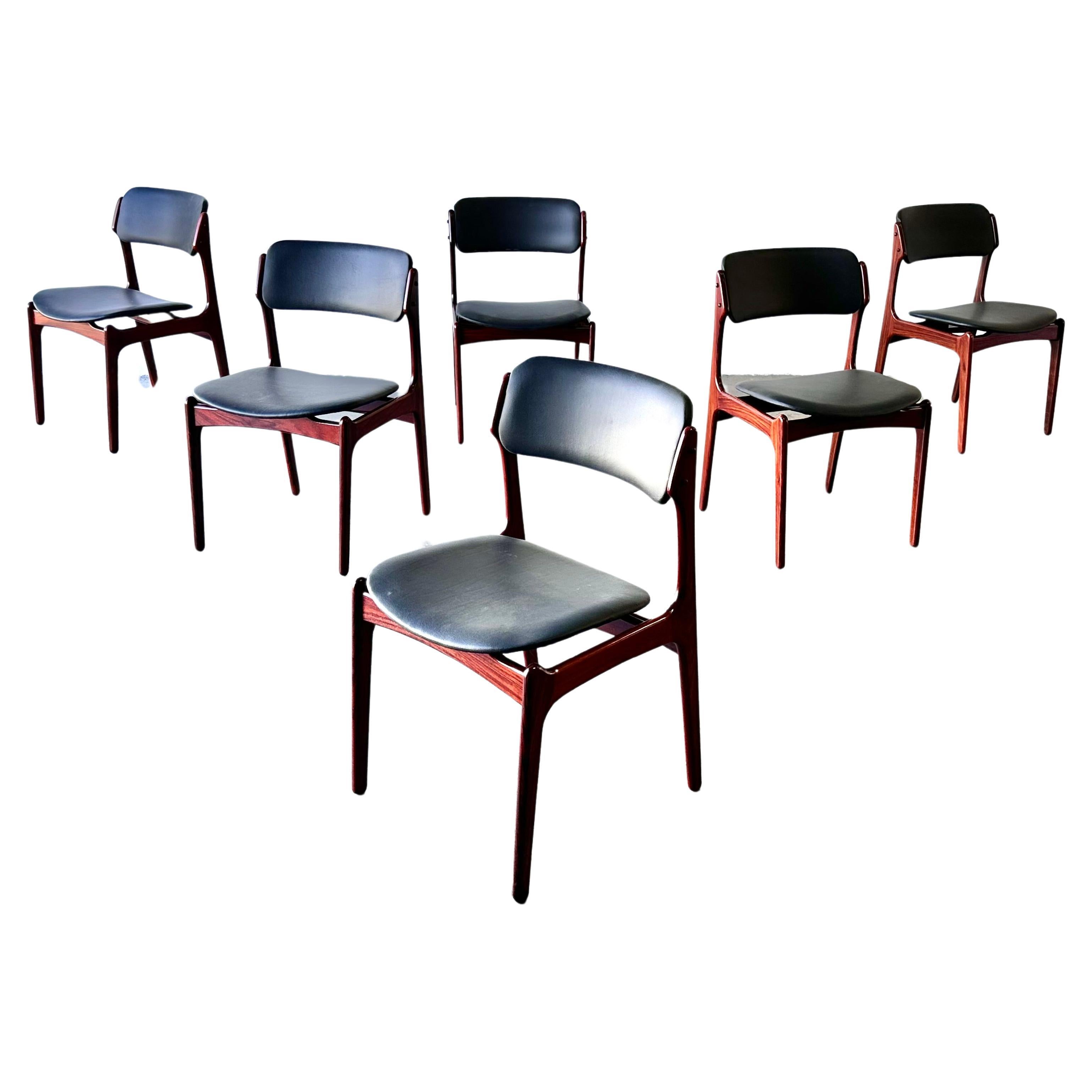 Ensemble de  6  Chaises de salle à manger danoises modernes modèle 49 en cuir et palissandre d'Erik Buch 