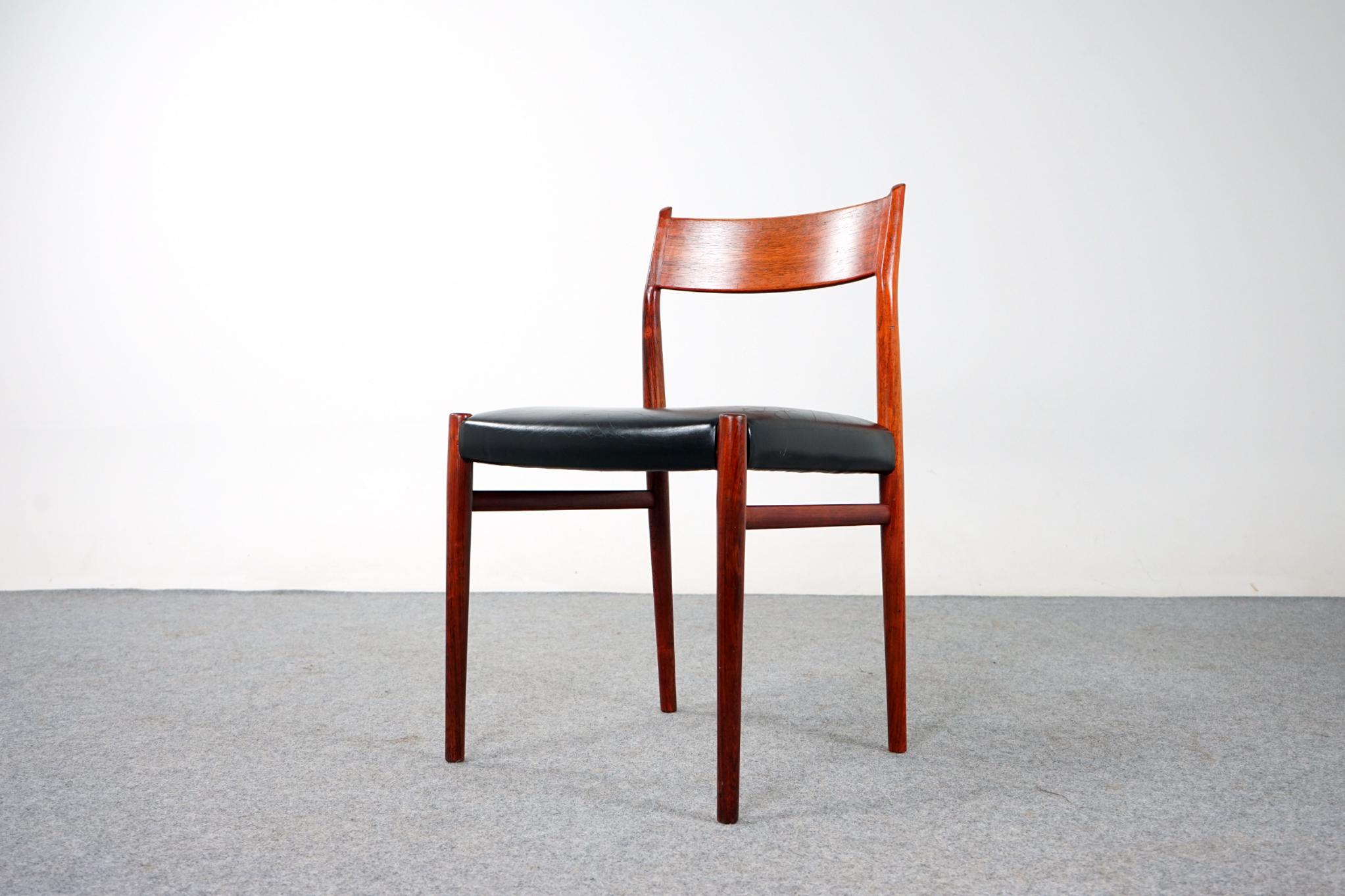 Milieu du XXe siècle Ensemble de 6 chaises de salle à manger danoises modernes en bois de rose Arne Vodder, modèle 418 en vente