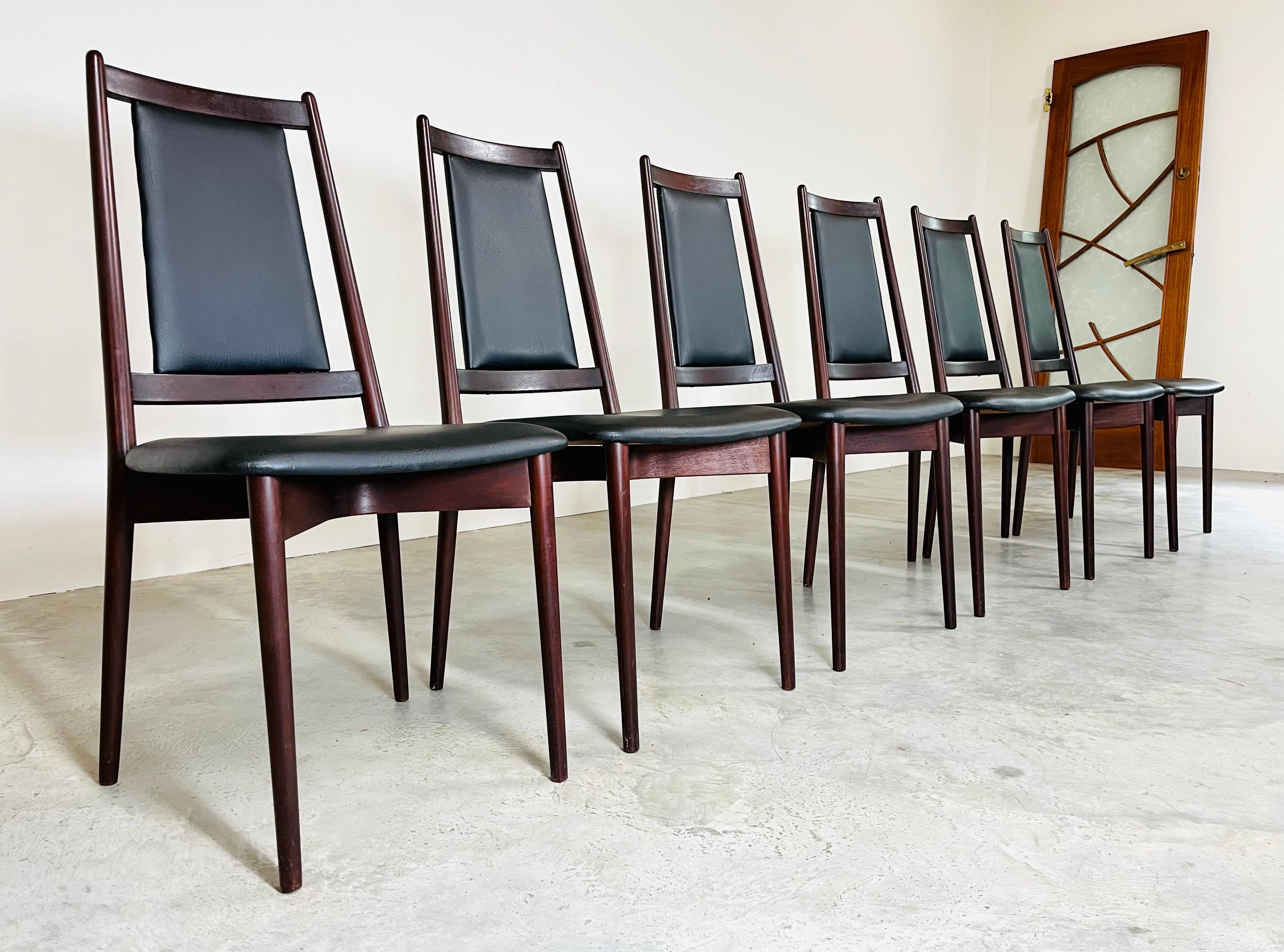 Set of 6 Danish Modern Teak Dining Chairs After Johannes Andersen In Good Condition In Southampton, NJ