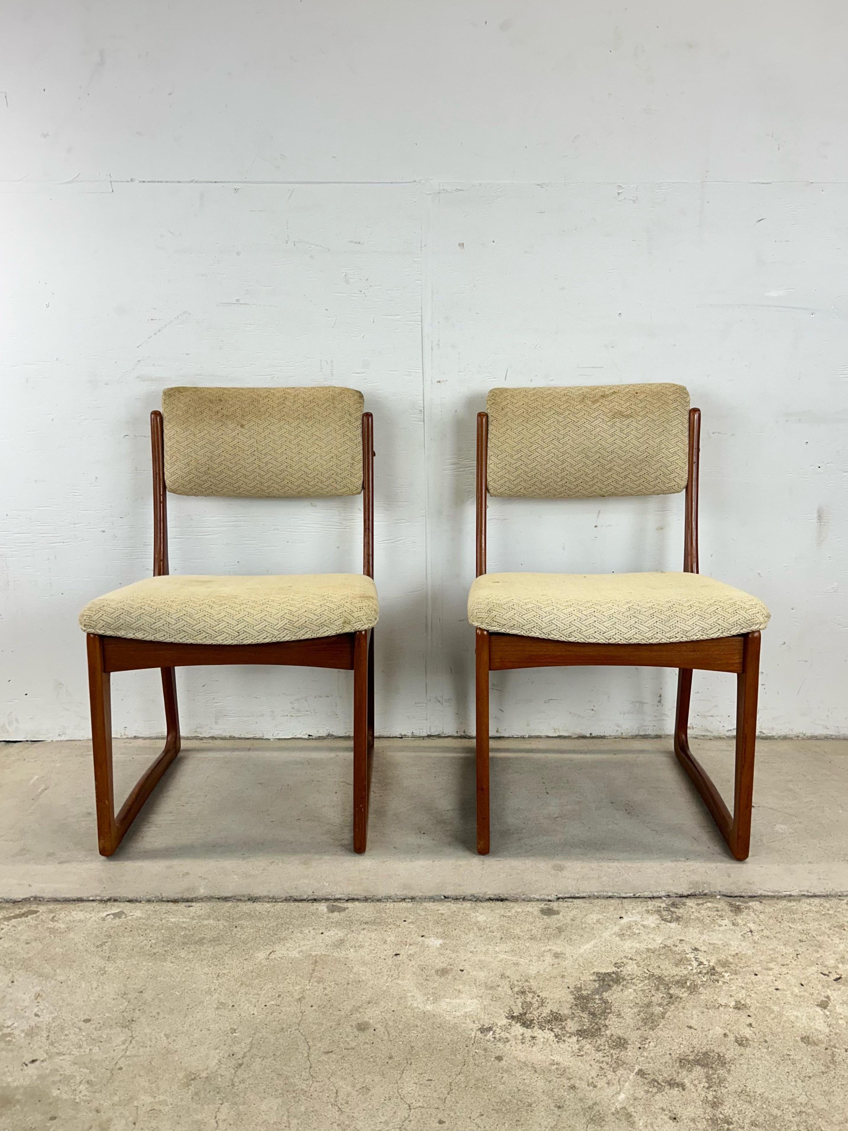 Ensemble de 6 chaises de salle à manger danoises en teck moderne avec pieds en traîneau en vente 3