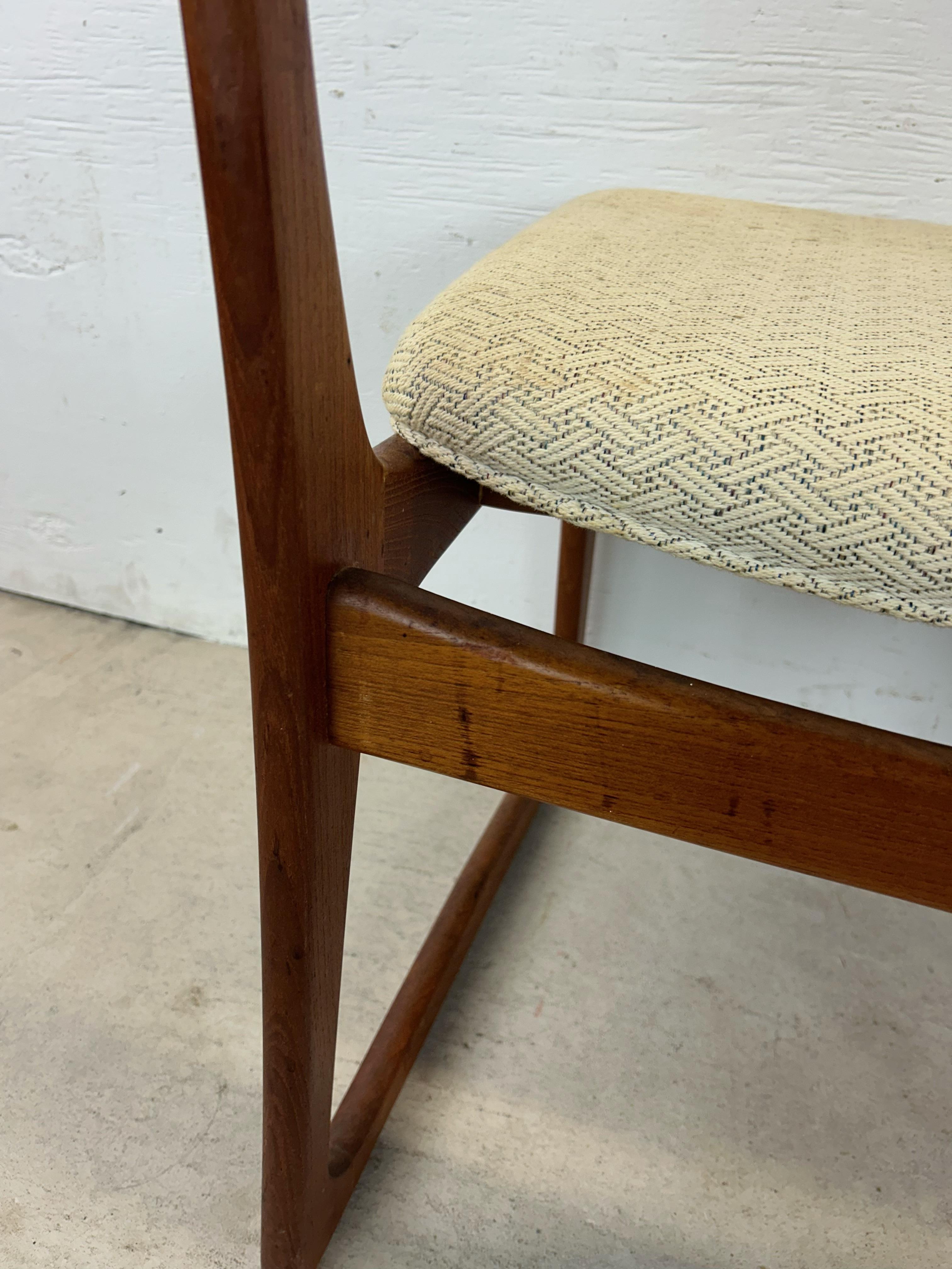 Mid-Century Modern Ensemble de 6 chaises de salle à manger danoises en teck moderne avec pieds en traîneau en vente