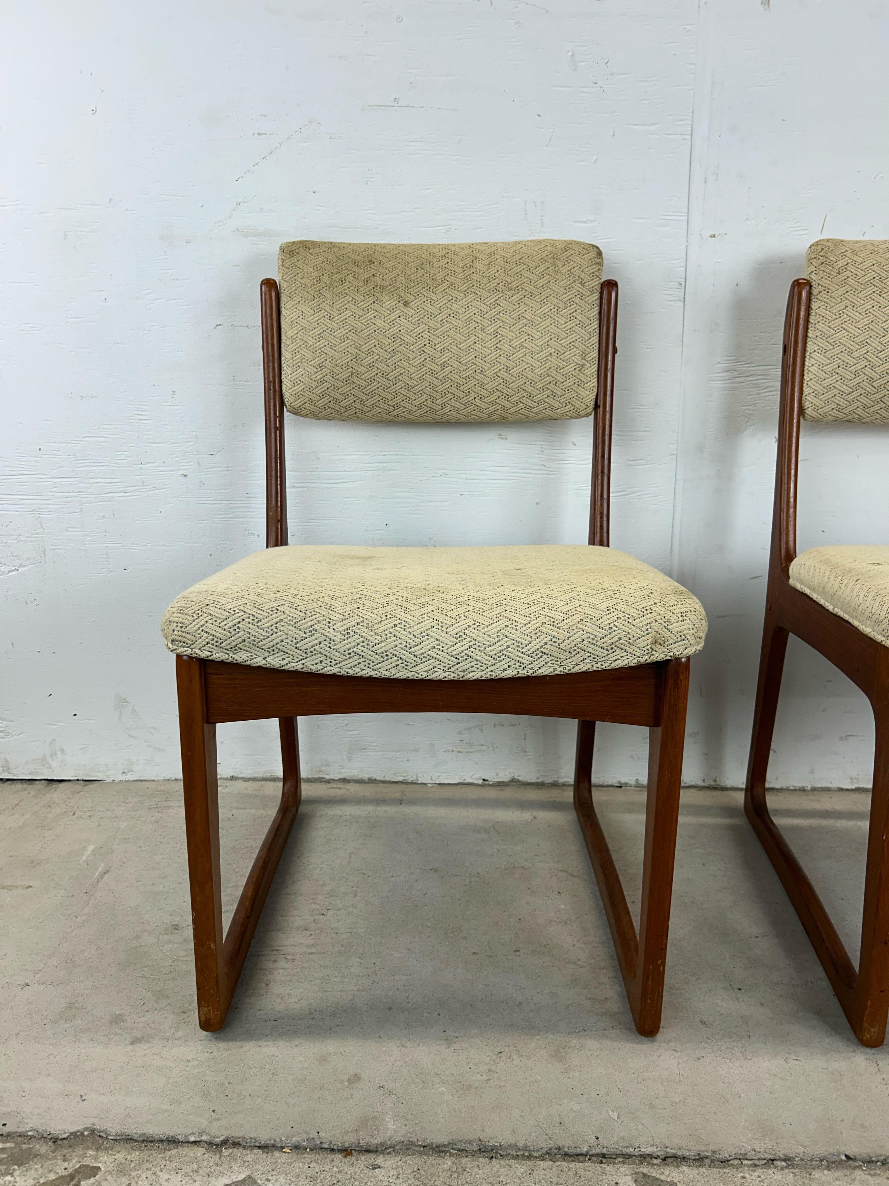 Tissu d'ameublement Ensemble de 6 chaises de salle à manger danoises en teck moderne avec pieds en traîneau en vente