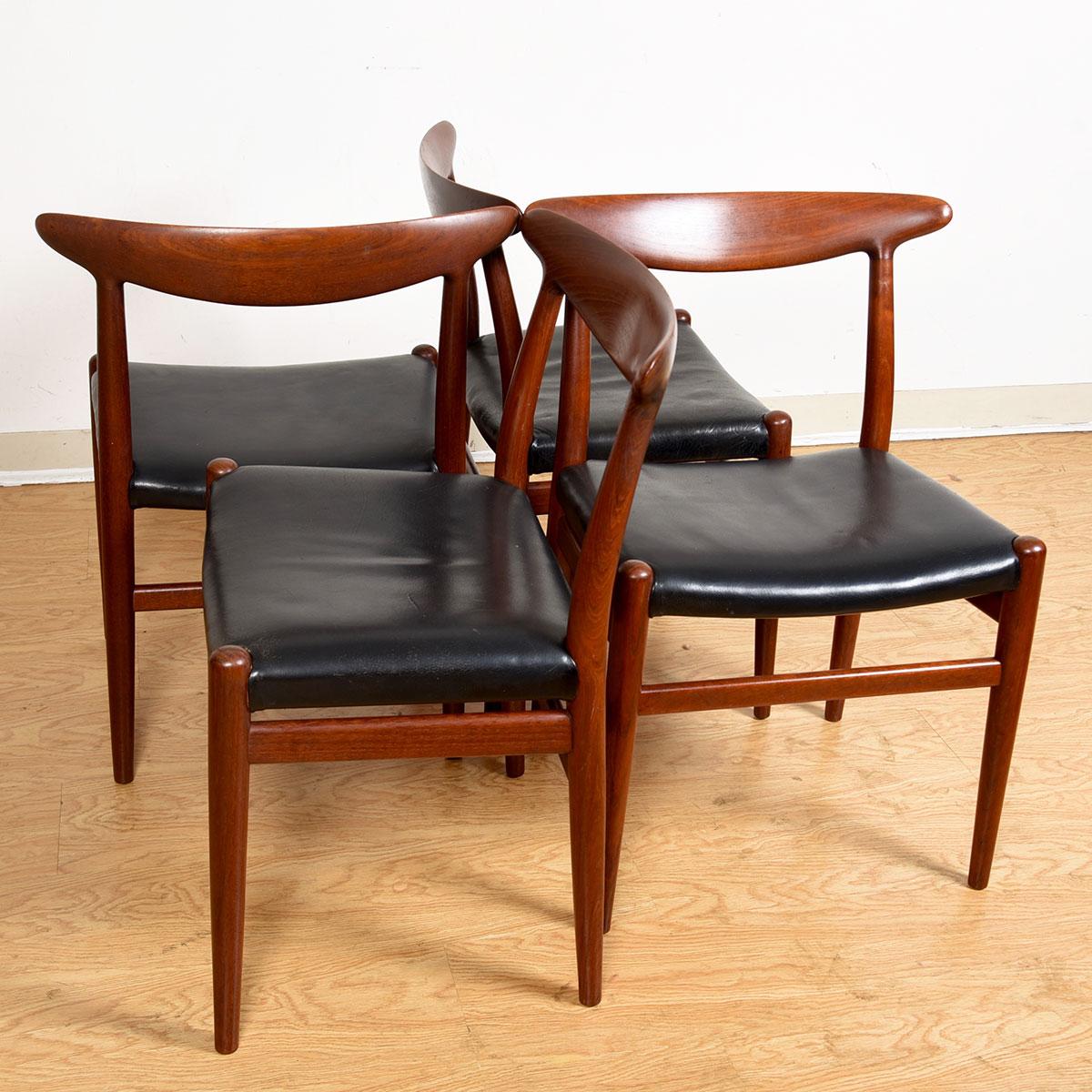Mid-Century Modern Set of 6 Danish Modern Teak with Leather W2 Dining Chairs by Hans Wegner For Sale