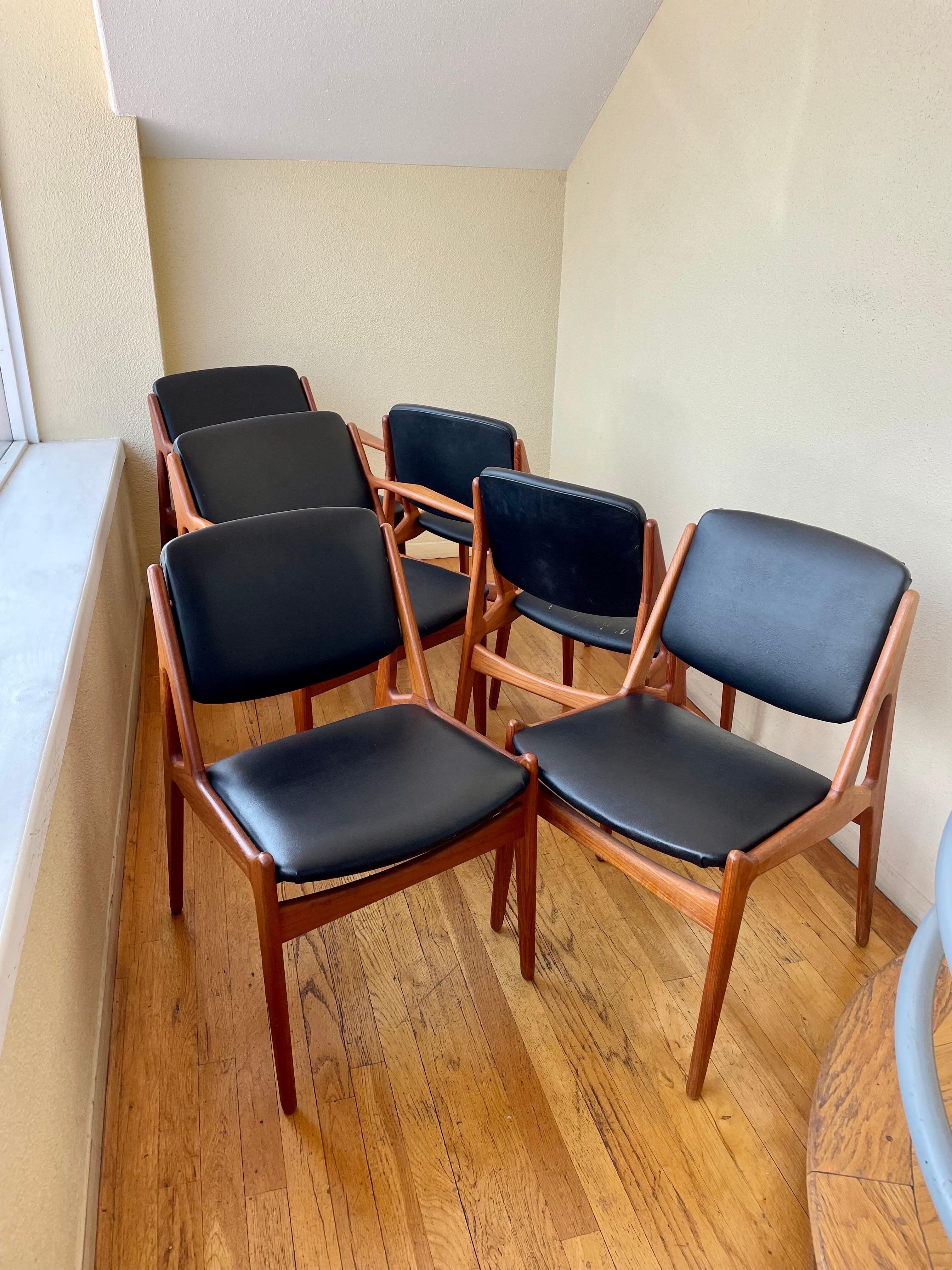 A striking set of six dining chairs 2 armchairs and 4 armless chairs by Arne Vodder for Vamo in solid teak frames, with freshly recover Naugahyde seats and backrest, great condition chairs are solid and sturdy.