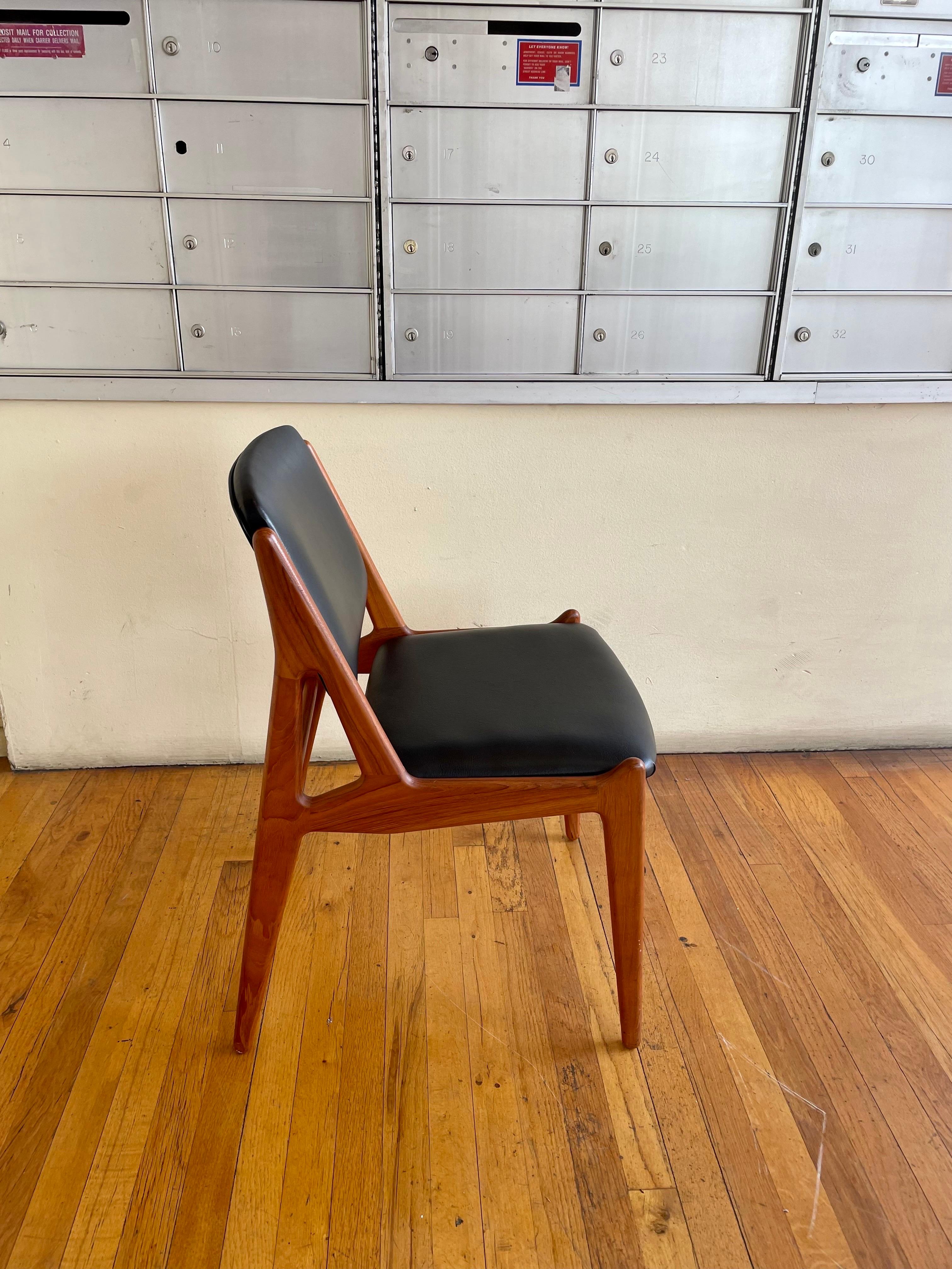 20th Century Set of 6 Danish Modern Tilt Back Chairs by Arne Vodder for Vamo Teak 2 Armchairs