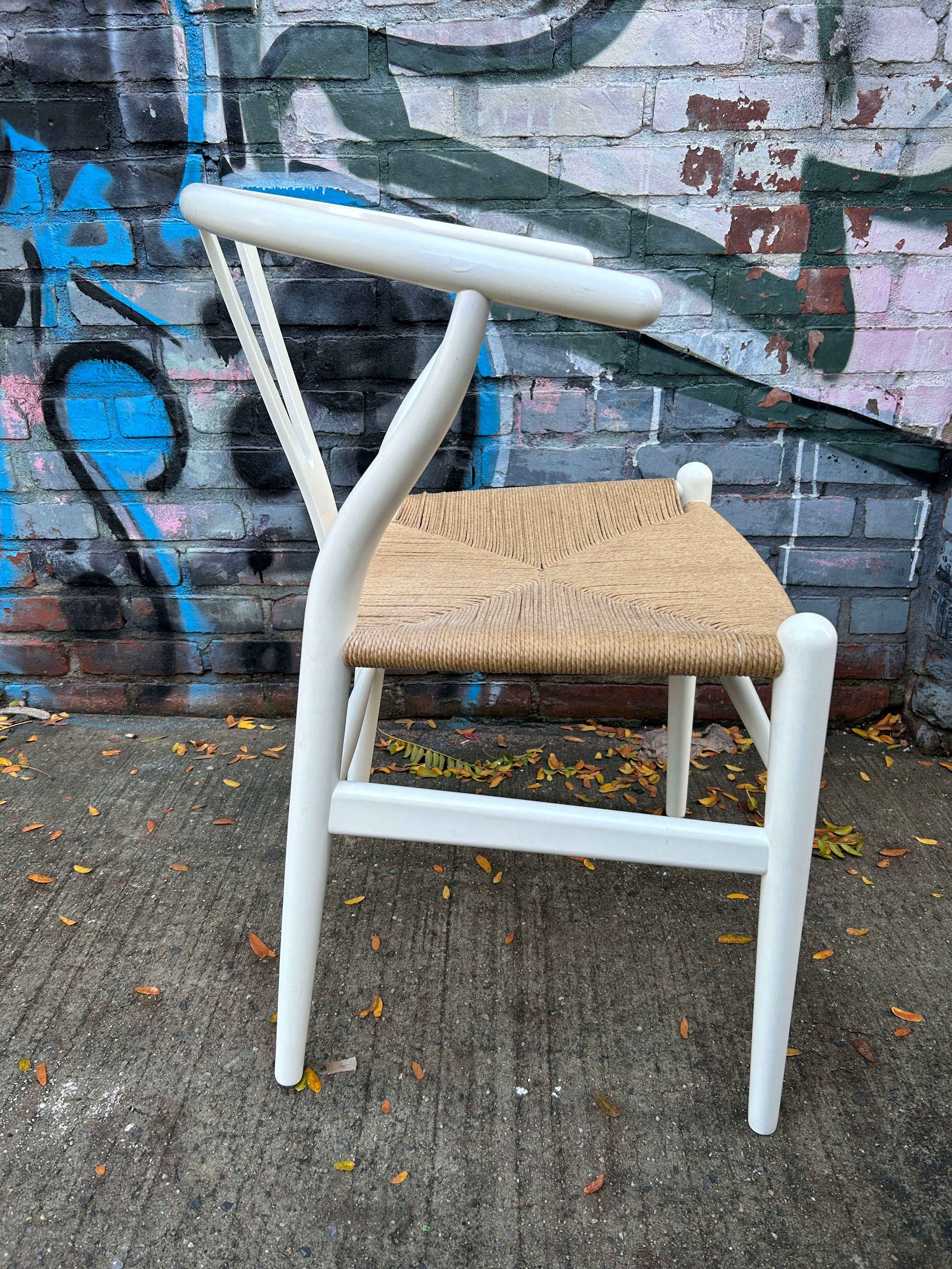 Set of ‘6’ danish modern white wishbone CH24 chairs designed by Hans J Wegner. Made by Carl Hansen & son in Denmark. Circa 2000s. Solid oak with off white lacquer with woven paper cord seats. In good pre owned condition. All chairs are Labeled with