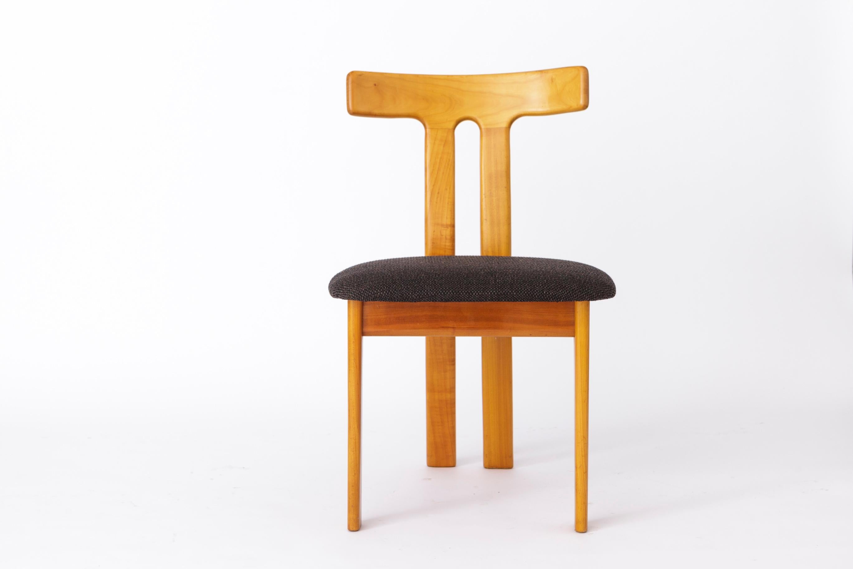 Satz von 6 dänischen T-förmigen Stühlen - 1960er Mid-Century Modern Design (Moderne der Mitte des Jahrhunderts) im Angebot