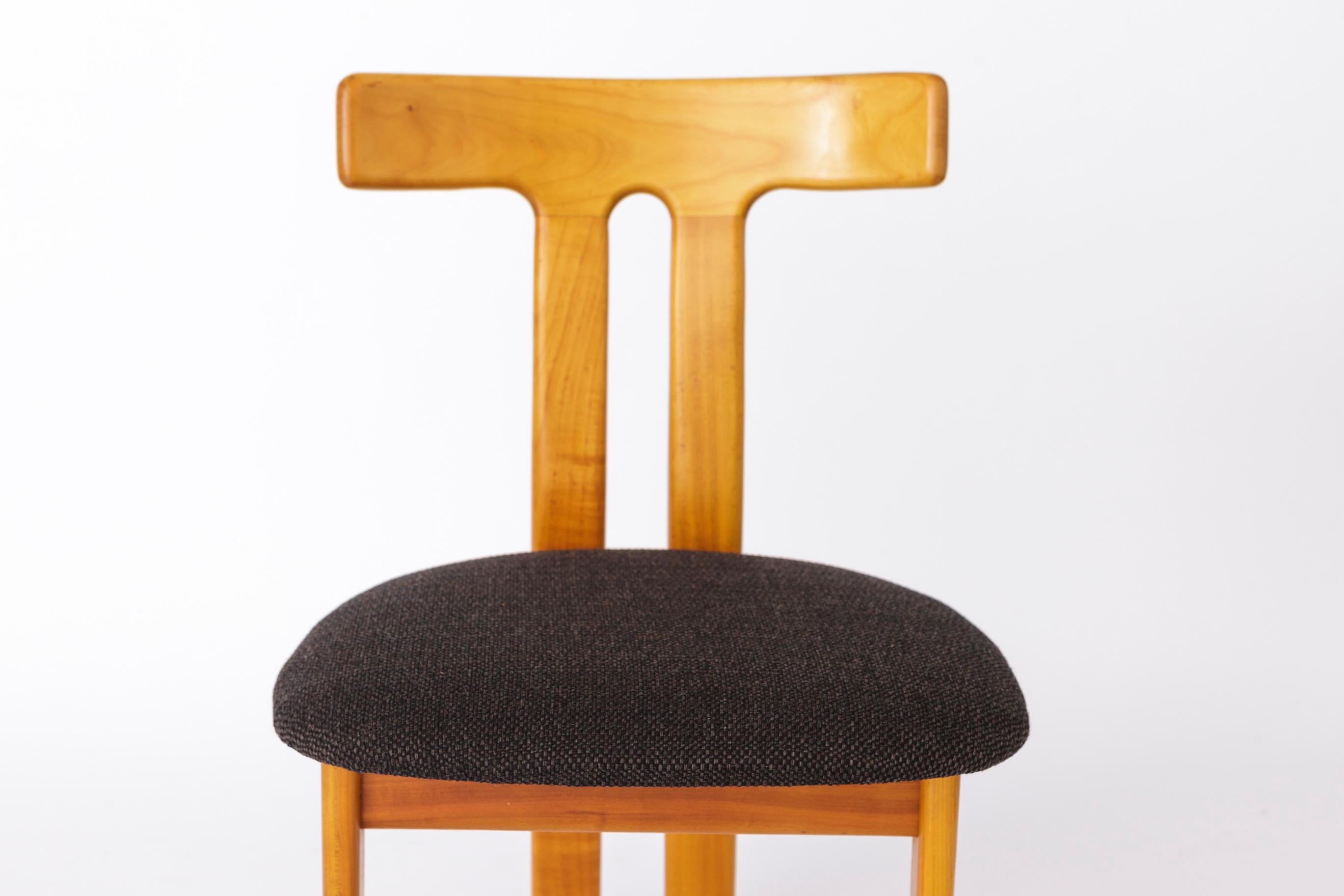 Satz von 6 dänischen T-förmigen Stühlen - 1960er Mid-Century Modern Design (Dänisch) im Angebot
