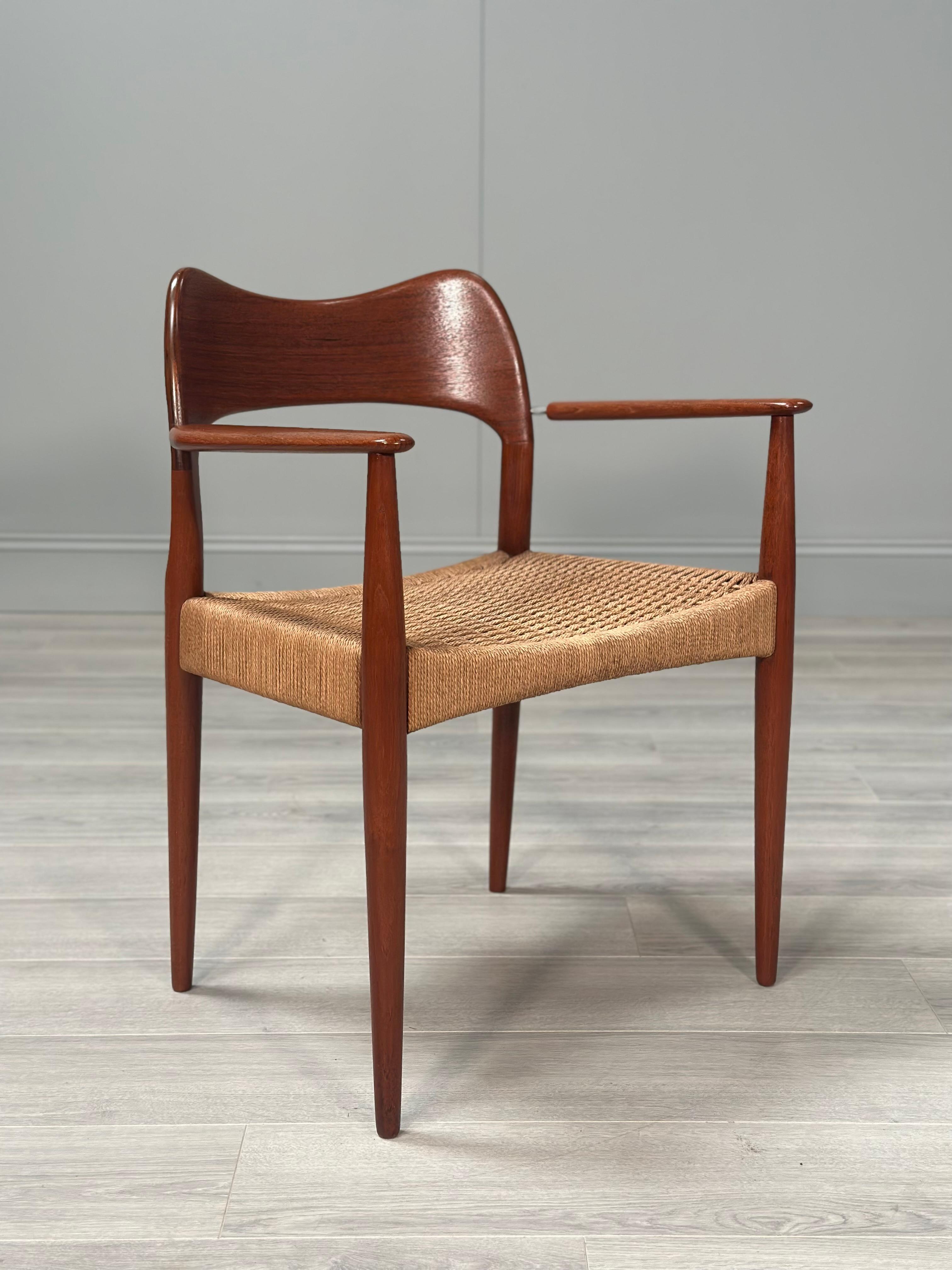 Mid-20th Century Set of 6 Danish Teak And Paper Cord Dining Chairs Designed By Arne Hovmand Olsen