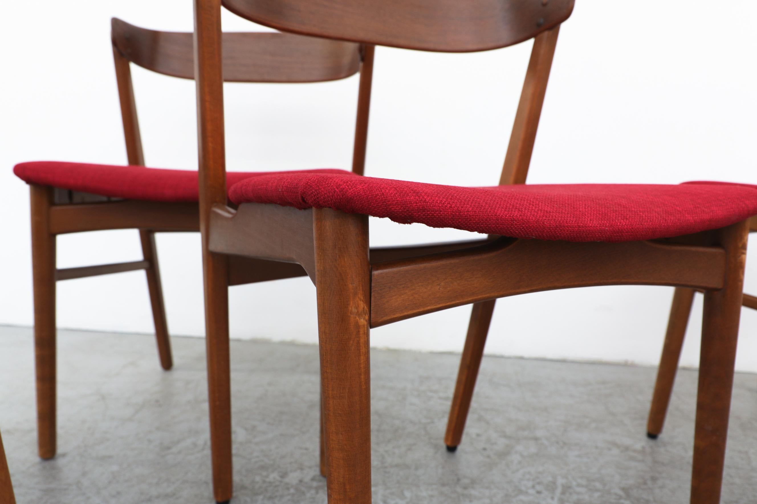 6 dänische Esszimmerstühle aus Teakholz mit neuerem rotem Bezug von Henning Kjærnulf im Angebot 5