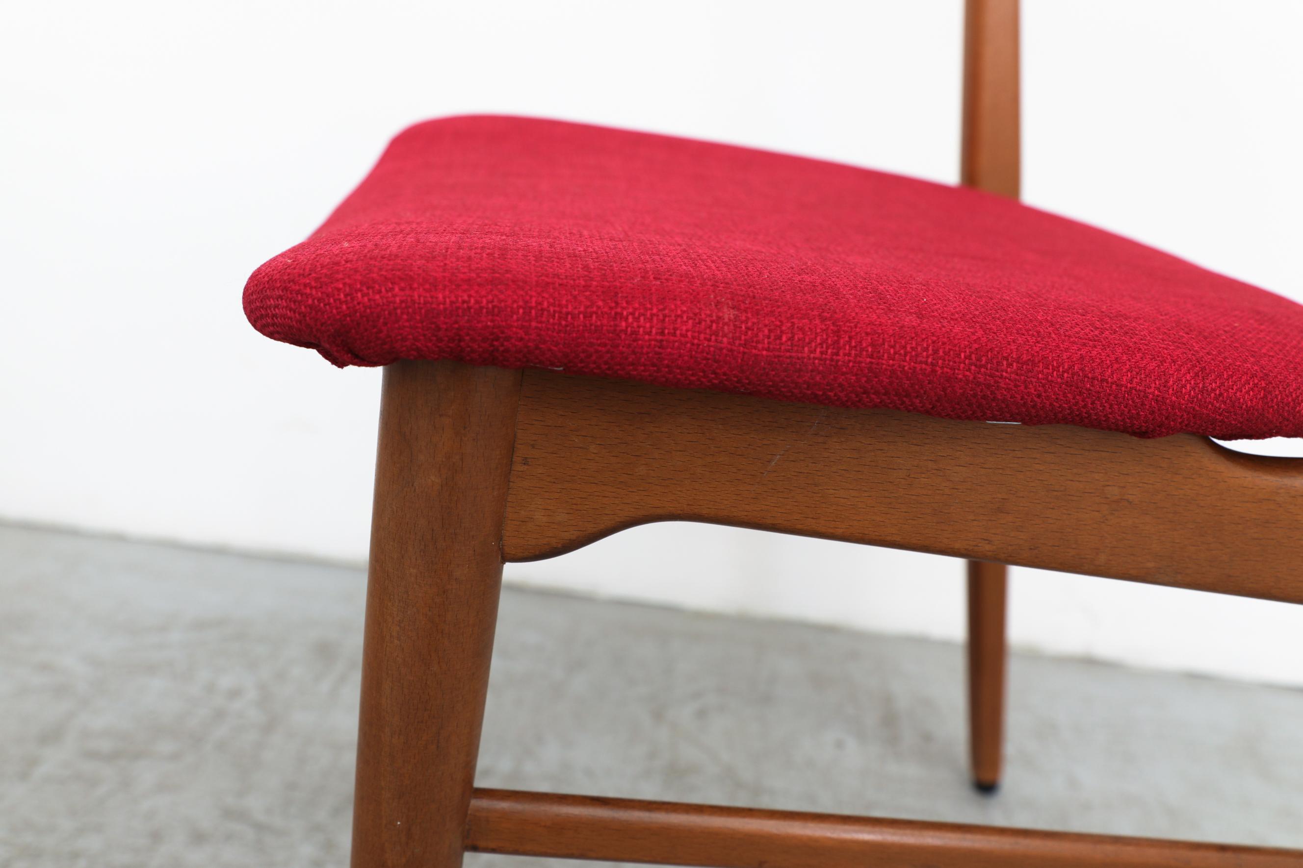 Ensemble de 6 chaises de salle à manger danoises en teck avec tapisserie rouge Newer par Henning Kjærnulf en vente 8