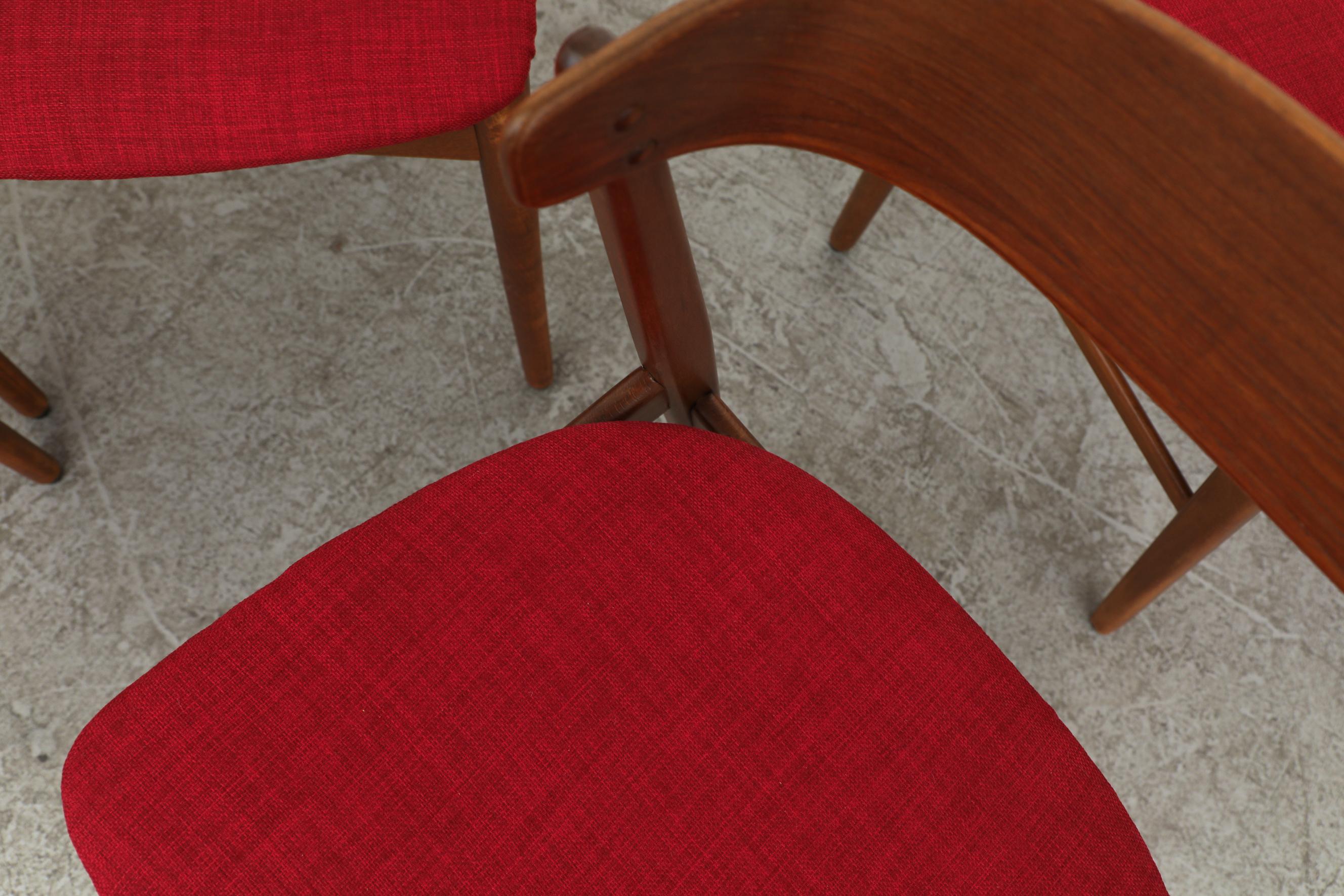 Ensemble de 6 chaises de salle à manger danoises en teck avec tapisserie rouge Newer par Henning Kjærnulf en vente 13