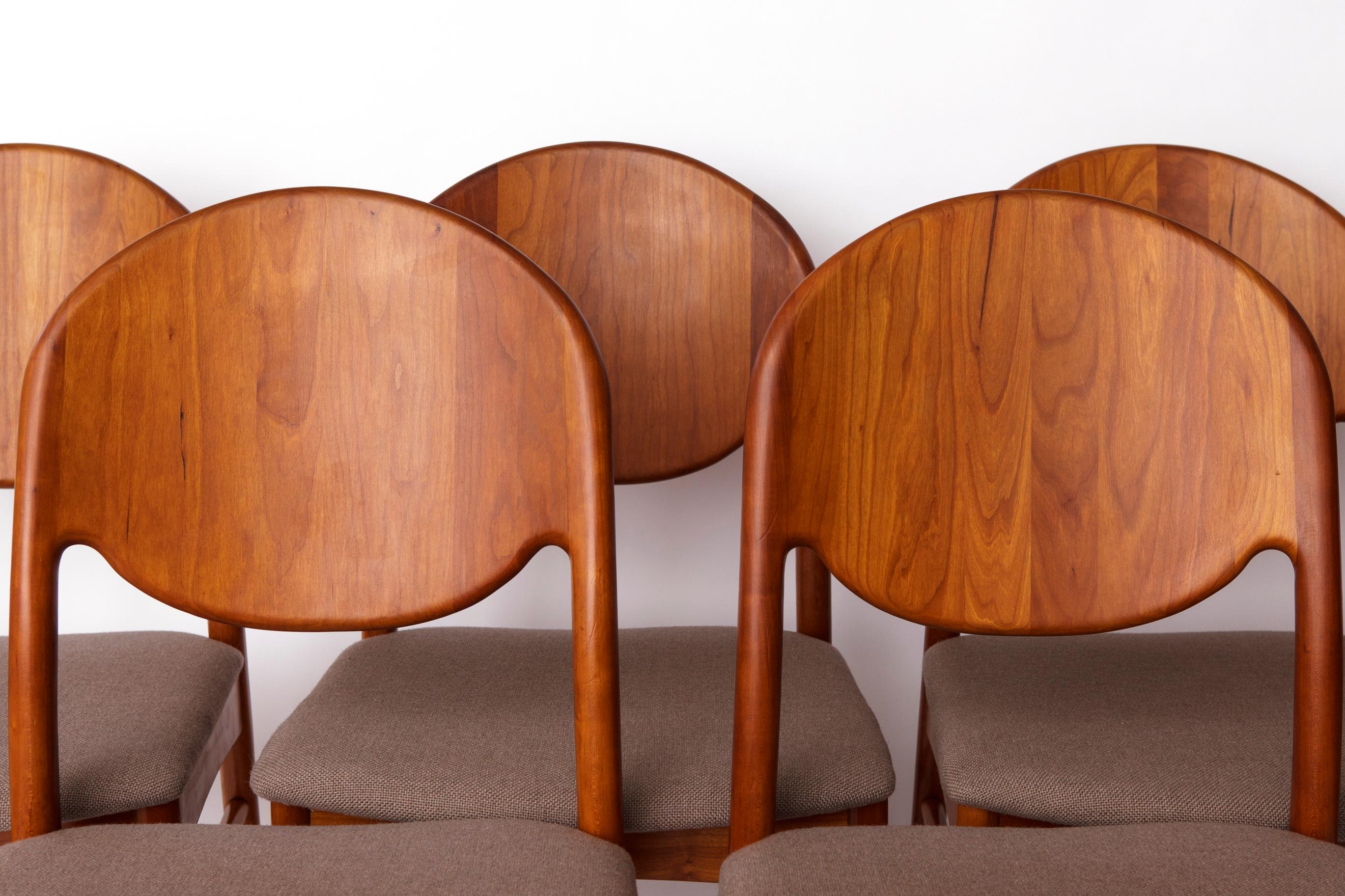 Ensemble de 6 chaises de salle à manger en teck par Korup Stolefabrik - Danemark, années 1970
Le prix est pour l'ensemble complet de 6 chaises.

Ensemble de 6 chaises de salle à manger de Korup Stolefabrik, Danemark, datant des années 1970,
