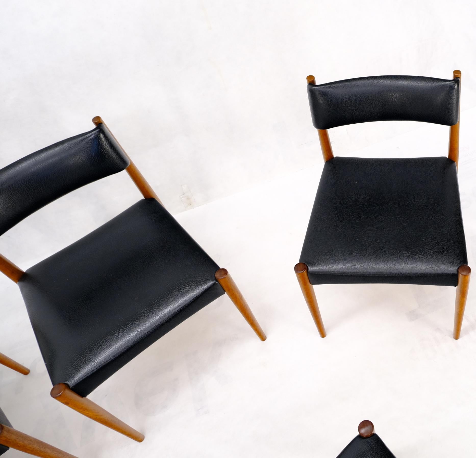 Ensemble de 6 chaises de salle à manger danoises en teck, modernes au milieu du siècle, tapissées de noir en vente 4