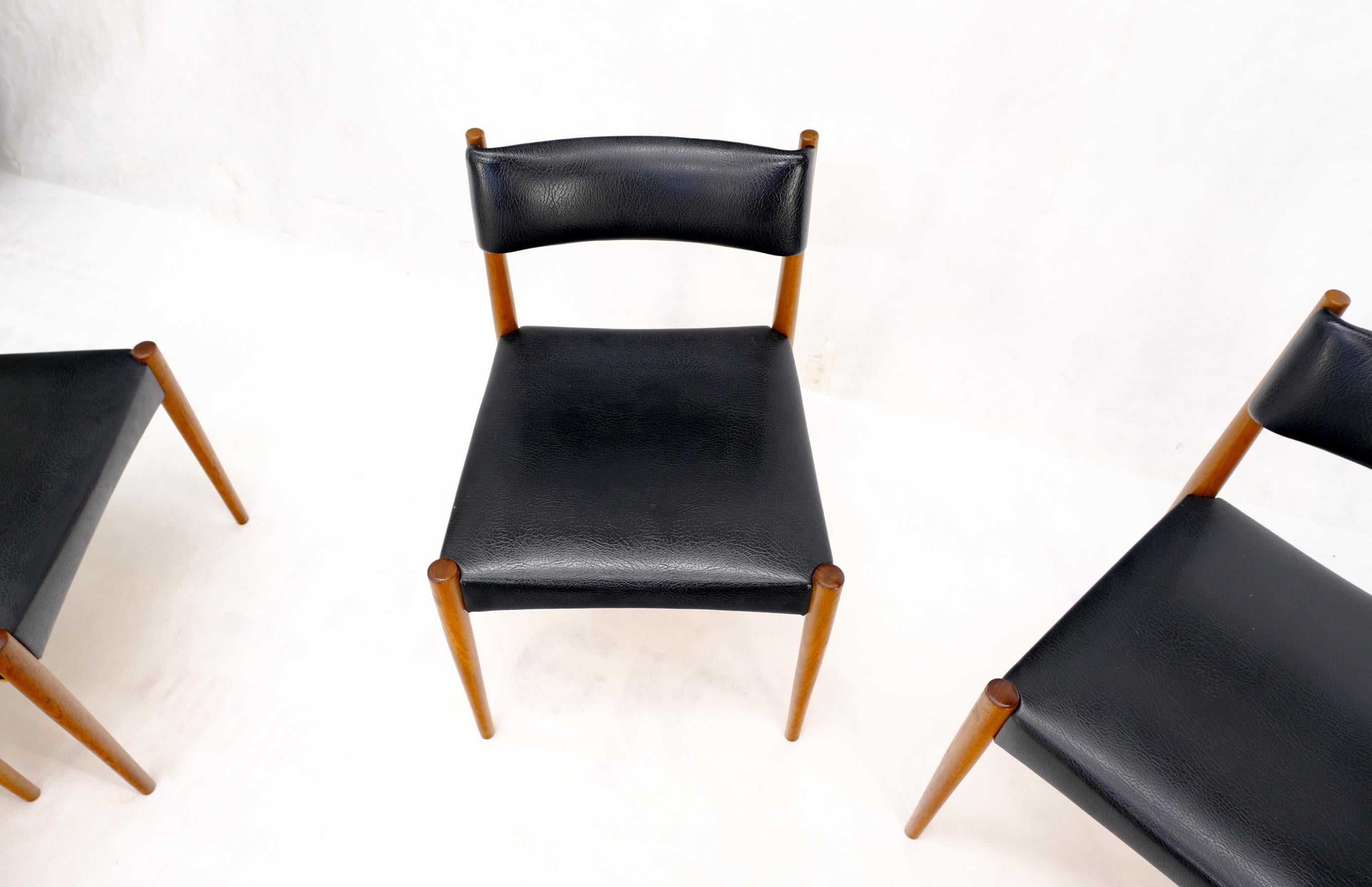 Set of 6 Danish Teak Mid Century Modern Dining Chairs in Black Upholstery For Sale 4