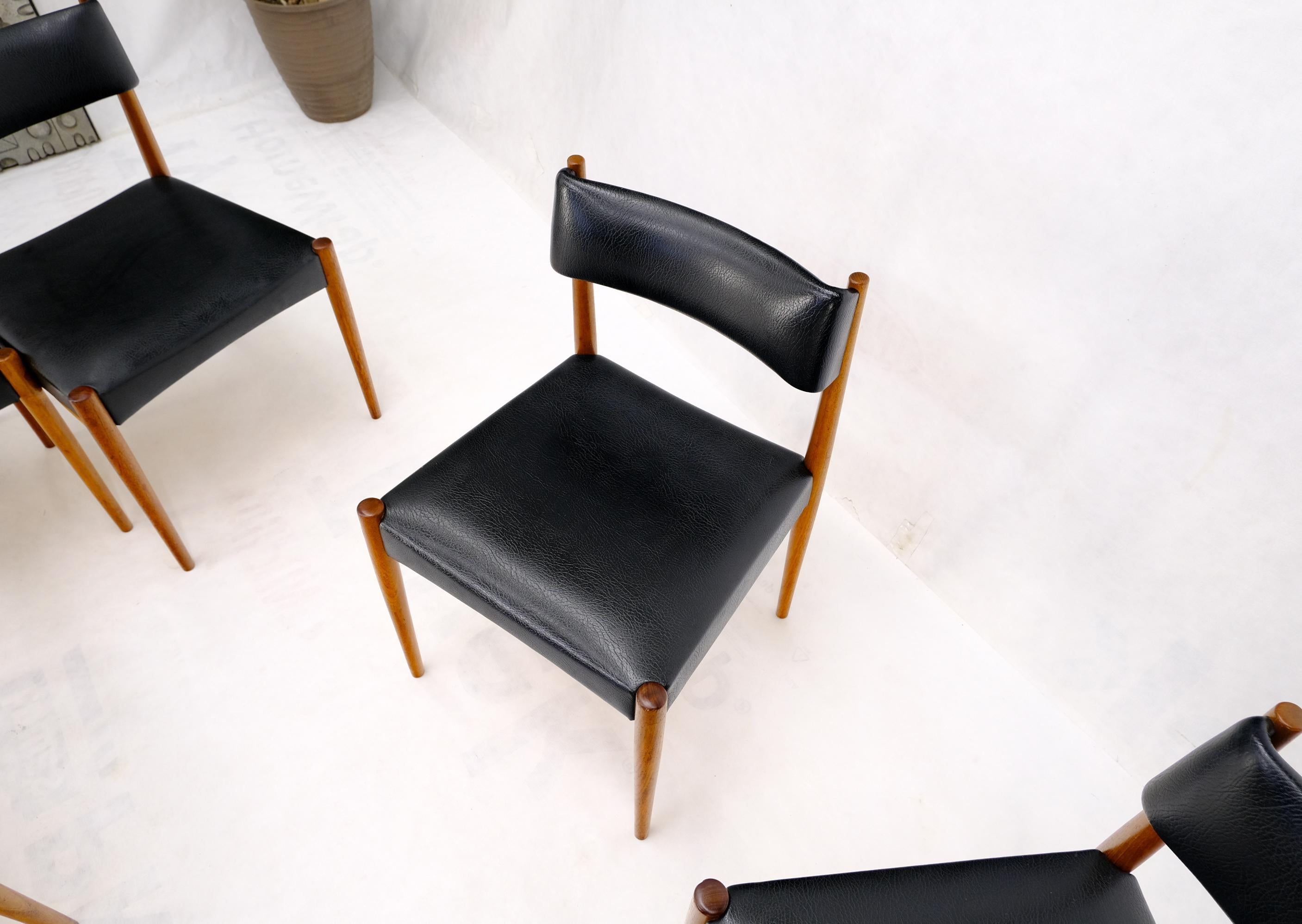 Set of 6 Danish Teak Mid Century Modern Dining Chairs in Black Upholstery For Sale 5