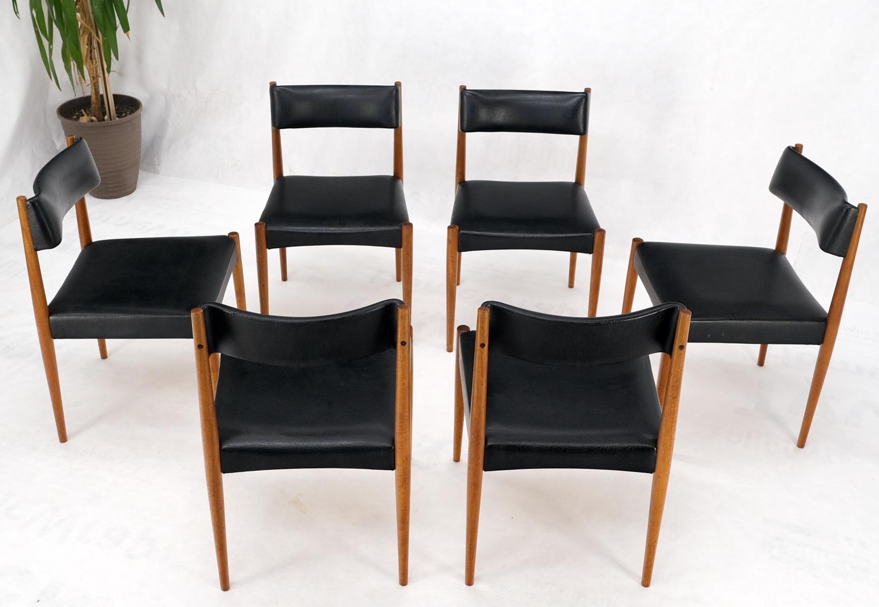 Mid-Century Modern Ensemble de 6 chaises de salle à manger danoises en teck, modernes au milieu du siècle, tapissées de noir en vente