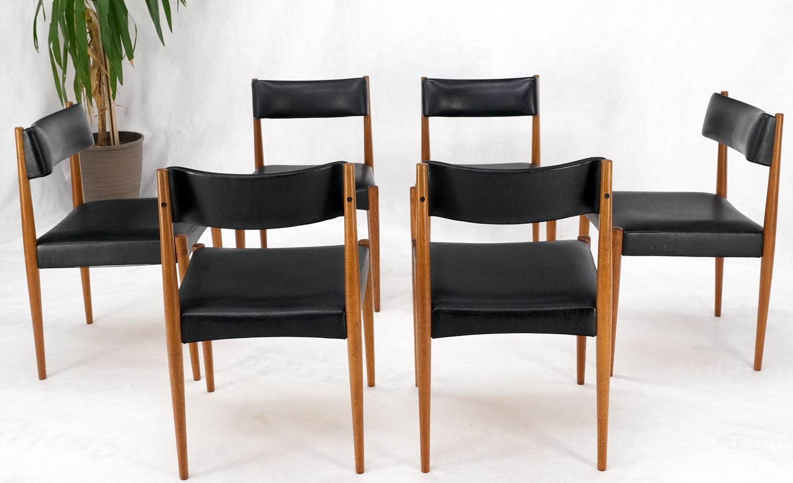 Laqué Ensemble de 6 chaises de salle à manger danoises en teck, modernes au milieu du siècle, tapissées de noir en vente