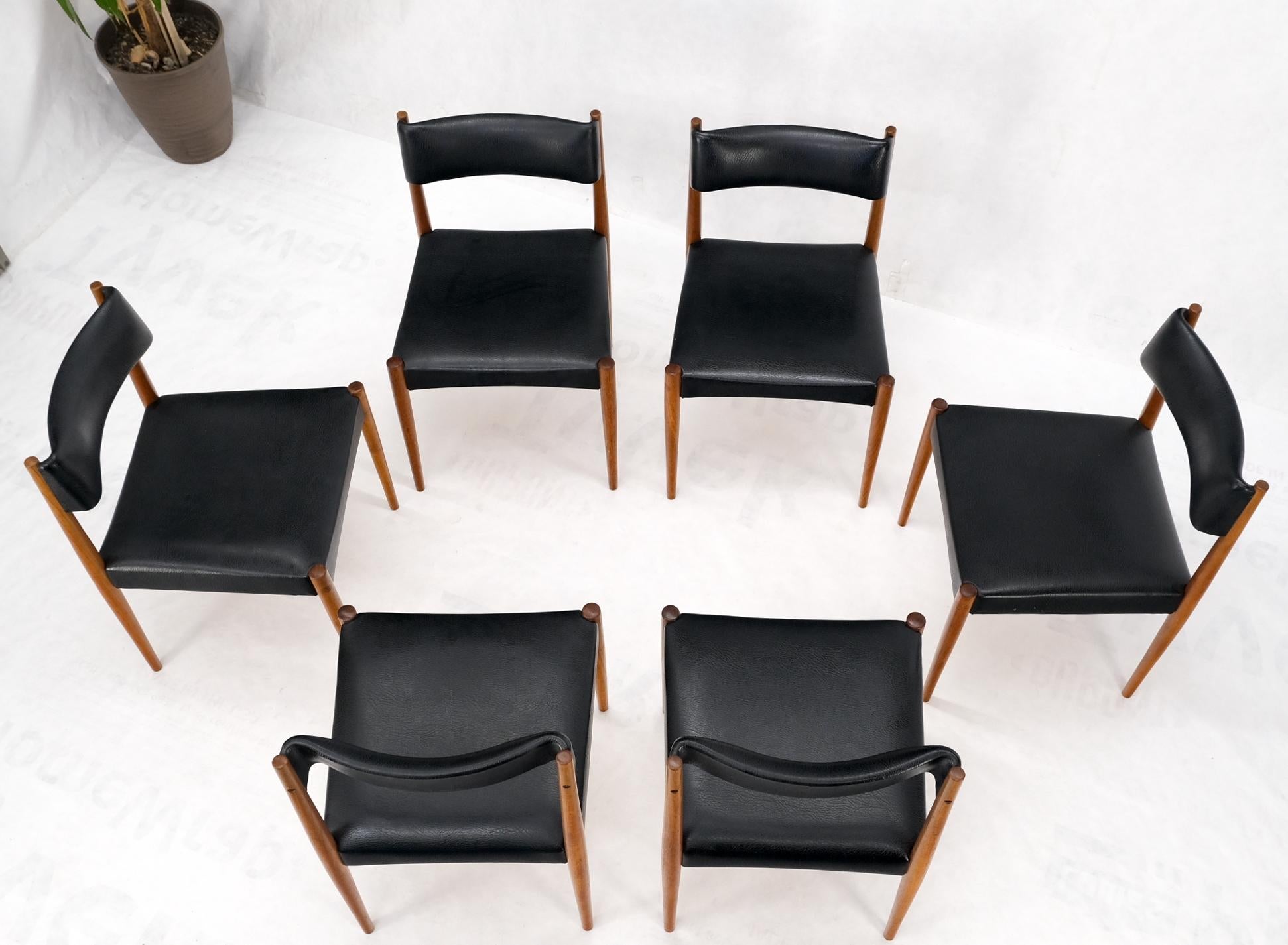 Mid-Century Modern Set of 6 Danish Teak Mid Century Modern Dining Chairs in Black Upholstery For Sale