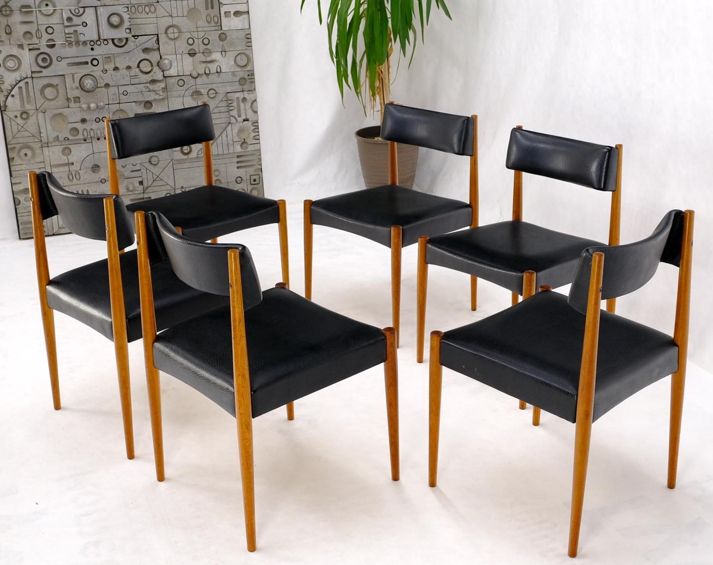 Set of 6 Danish Teak Mid Century Modern Dining Chairs in Black Upholstery In Good Condition For Sale In Rockaway, NJ