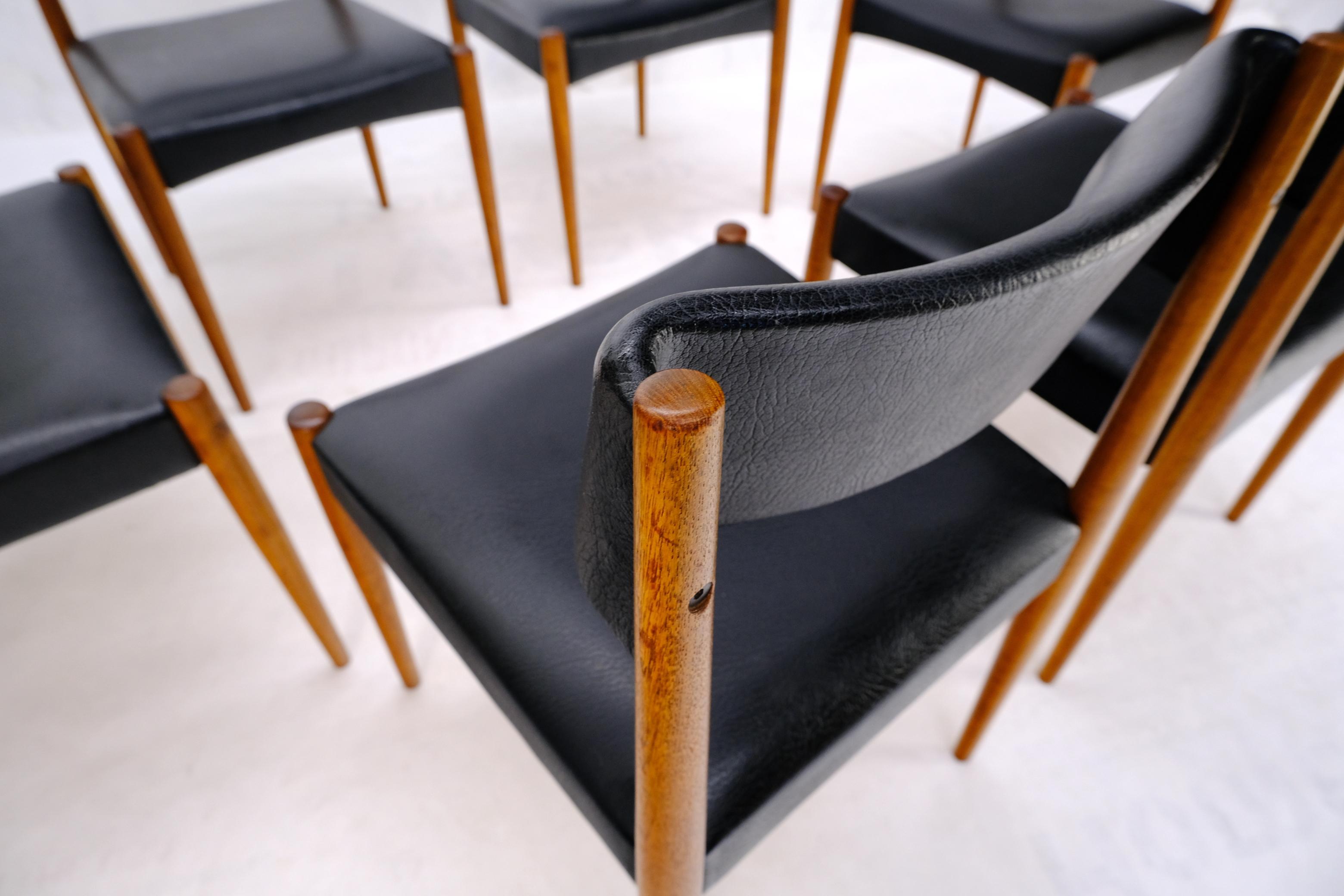 20th Century Set of 6 Danish Teak Mid Century Modern Dining Chairs in Black Upholstery For Sale