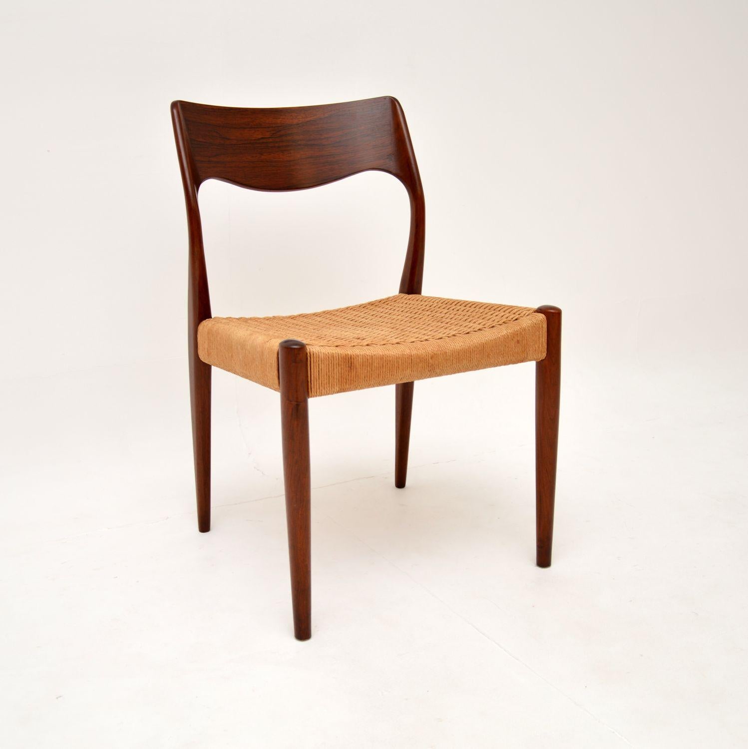 Milieu du XXe siècle Ensemble de 6 chaises de salle à manger danoises vintage par Arne Hovmand-Olsen en vente