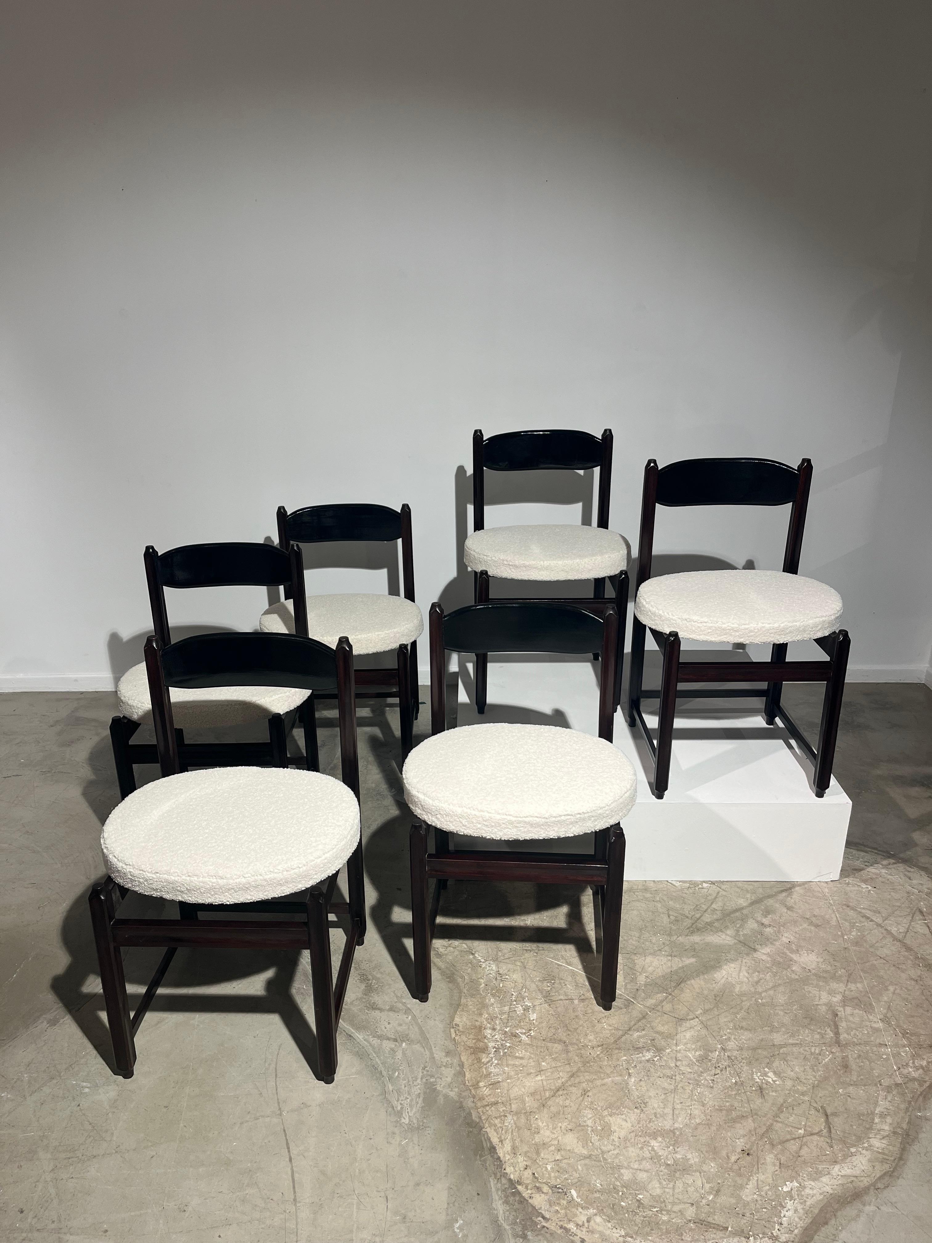 Mid-Century Modern Set of 6 dark wood and white soft fabric dining chairs For Sale