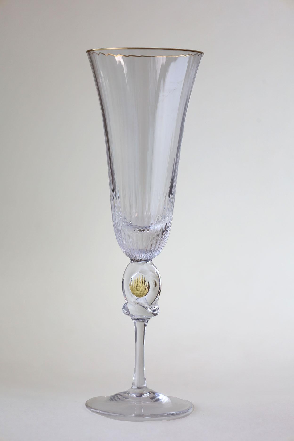 Rare ensemble de très rares flûtes à champagne en cristal DAUM vintage. Très élégant.
Impeccable. Signé. Avec la boîte d'origine.