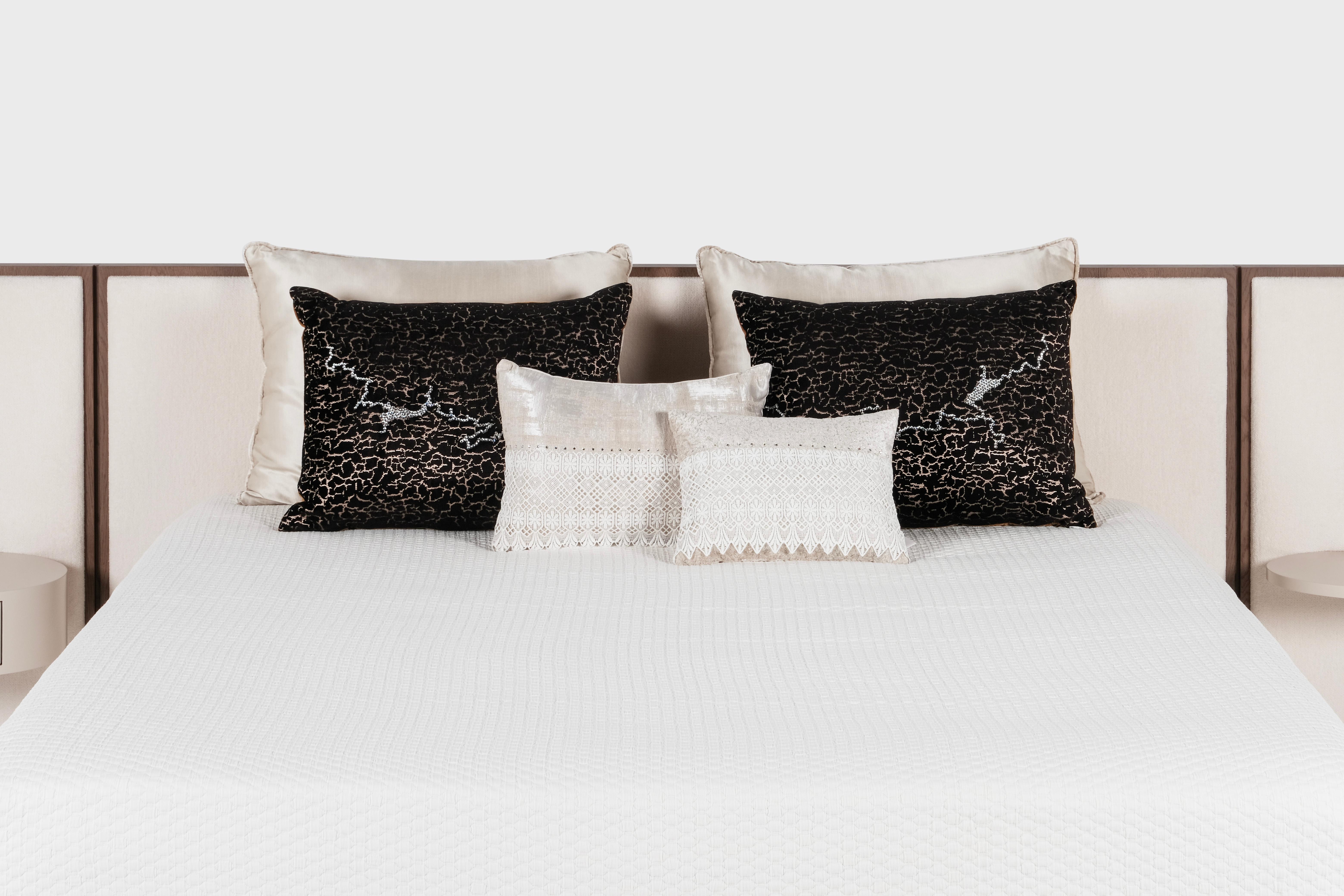 Modern Set of 6 Decorative Pillows Cream Black and White Lace Swarovski Lusitanus For Sale