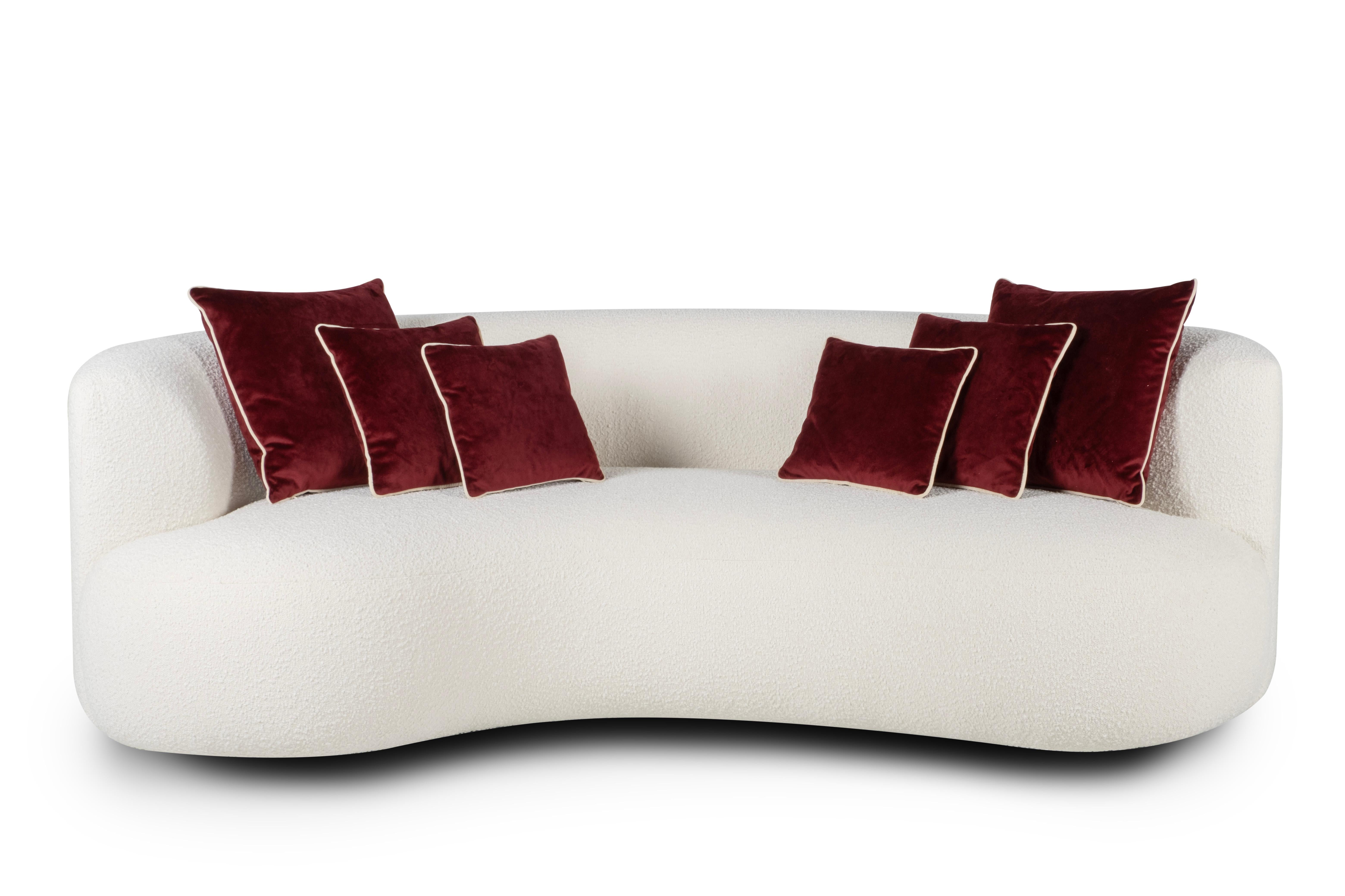 Set/6 oreillers décoratifs, Lusitanus Home Collection by Greenapple.

Ensemble de coussins décoratifs faits à la main avec des détails exquis.

2x G702921 Coussin carré en velours rouge foncé avec passepoil en velours crème.
Dimensions :
L.45 x H.45
