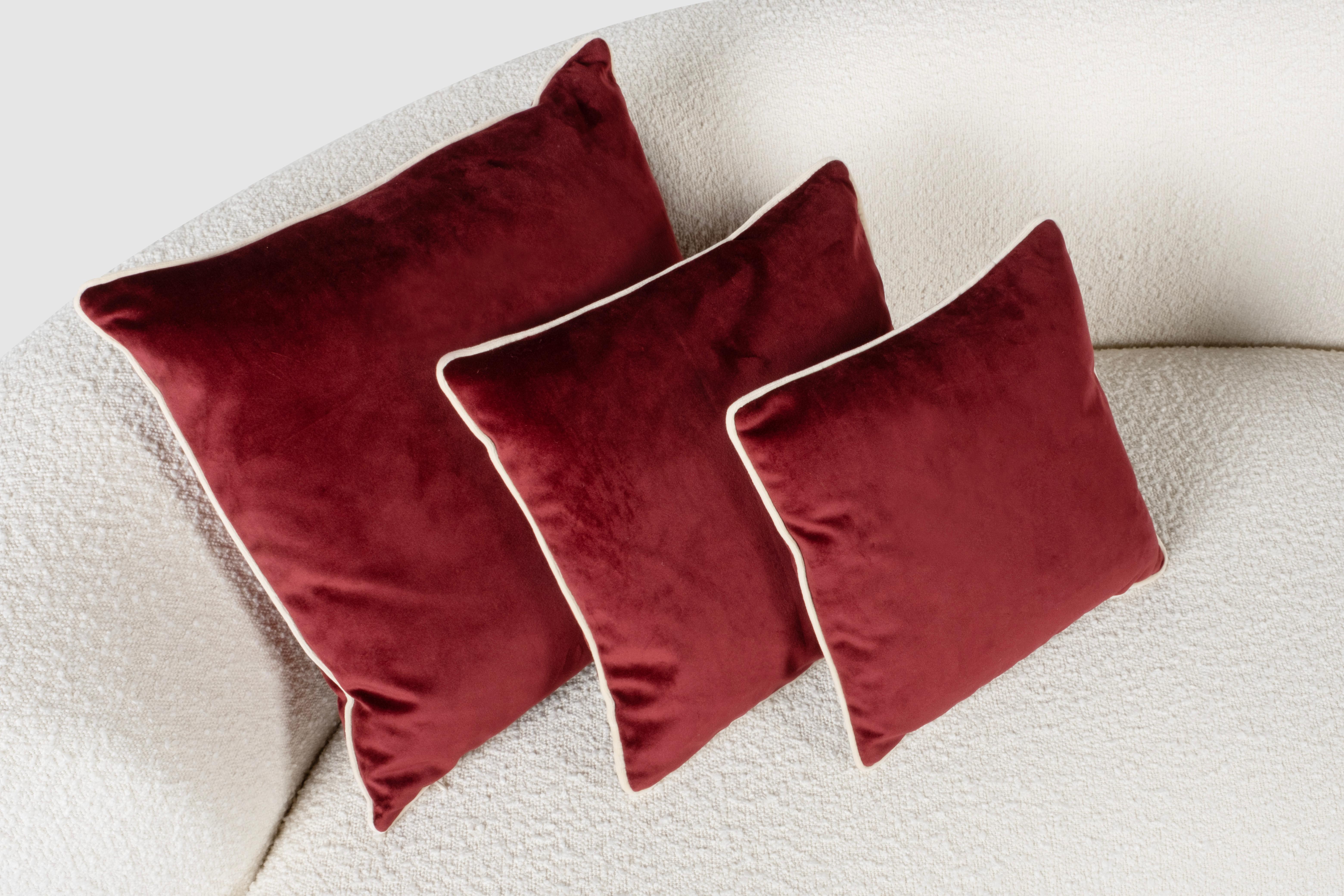Set of 6 Decorative Pillows Red Cream Velvet Handmade by Lusitanus In New Condition For Sale In Lisboa, PT
