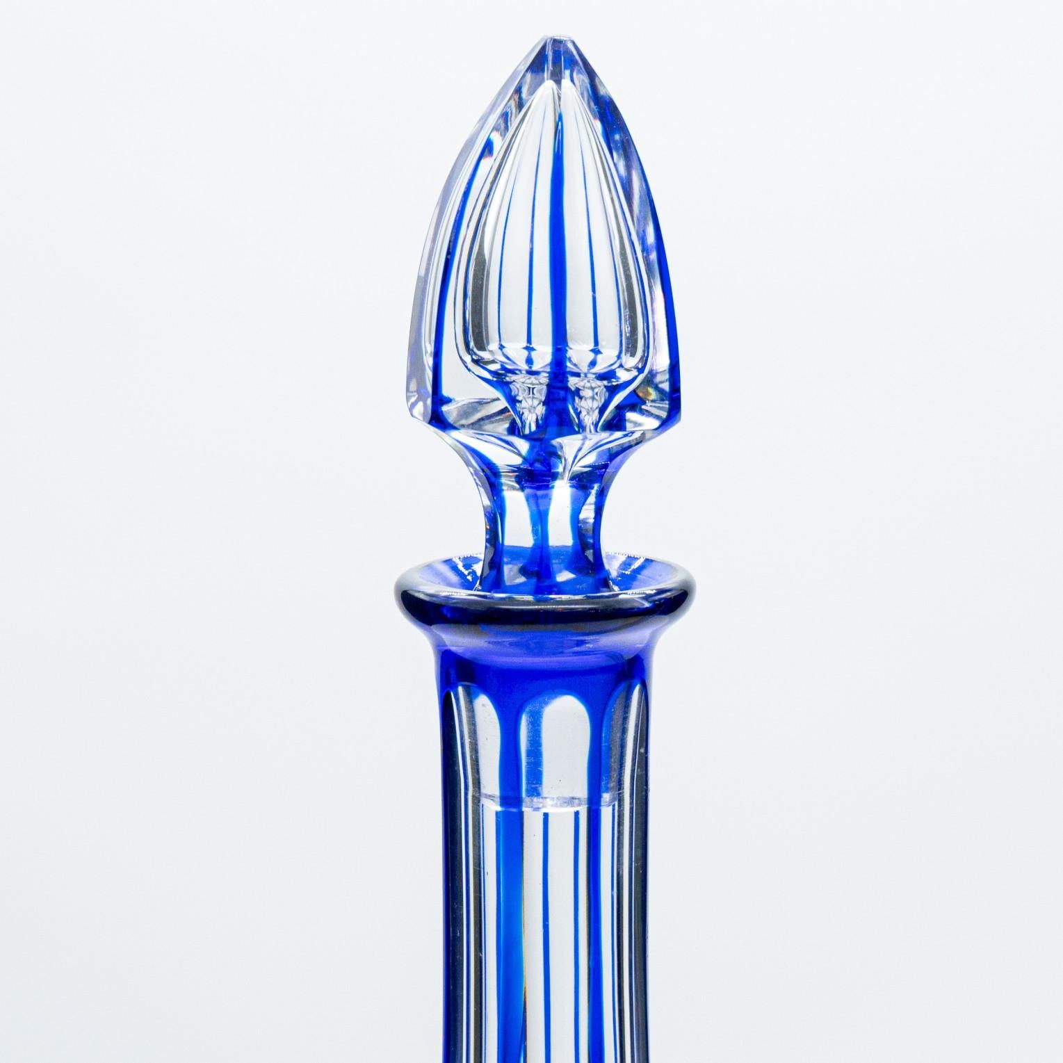 Juego de 6 copas y decantador de cristal de Baccarat superpuesto azul oscuro, 1940, Francia Art Nouveau en venta