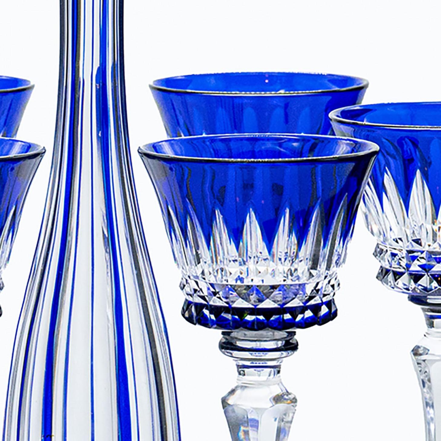 Ensemble de 6 verres et carafe en cristal de Baccarat recouverts d'un bleu profond, 1940, France Bon état - En vente à Rijssen, NL