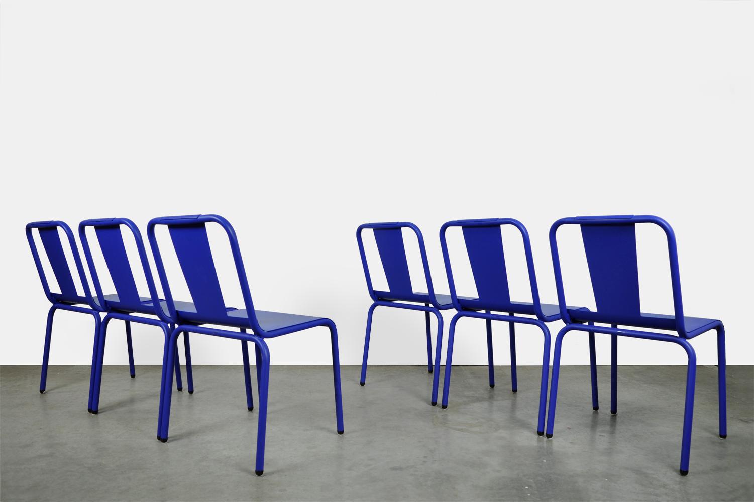 Set of 6 dining chairs, model Nápoles, produced by Isimar, Spain 2000. Aluminum chairs with a blue polyester powder coating (Ral 5002). The design chairs can therefore be used indoors and outdoors. Made from 100% recycled material. Chairs are marked.