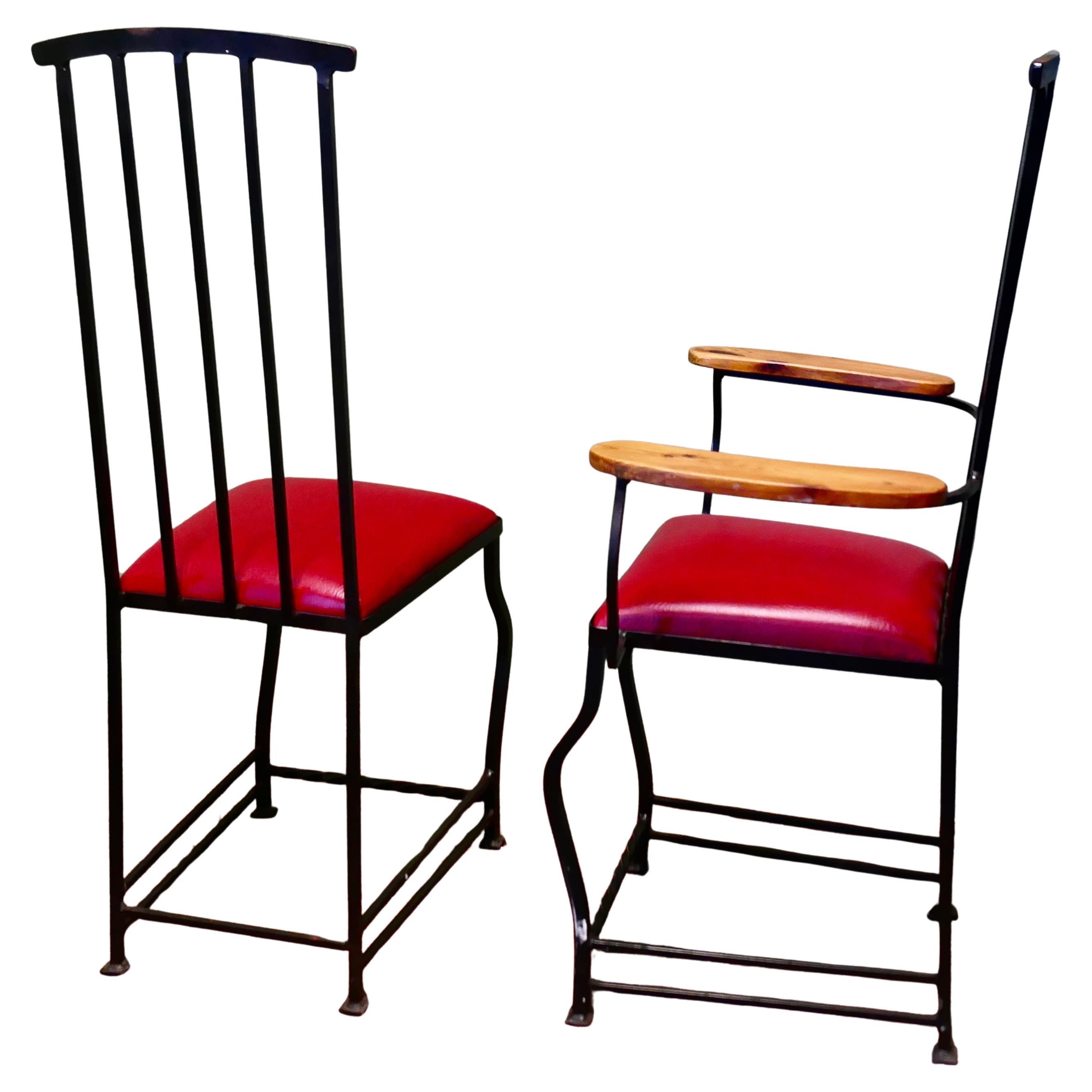Ensemble de 6 chaises de salle à manger de designer à haut dossier et à sangles

Les chaises, 2 chaises carver avec de larges accoudoirs en pin et 4 chaises assorties, ont toutes un dossier haut et droit et un siège en vinyle facilement amovible.