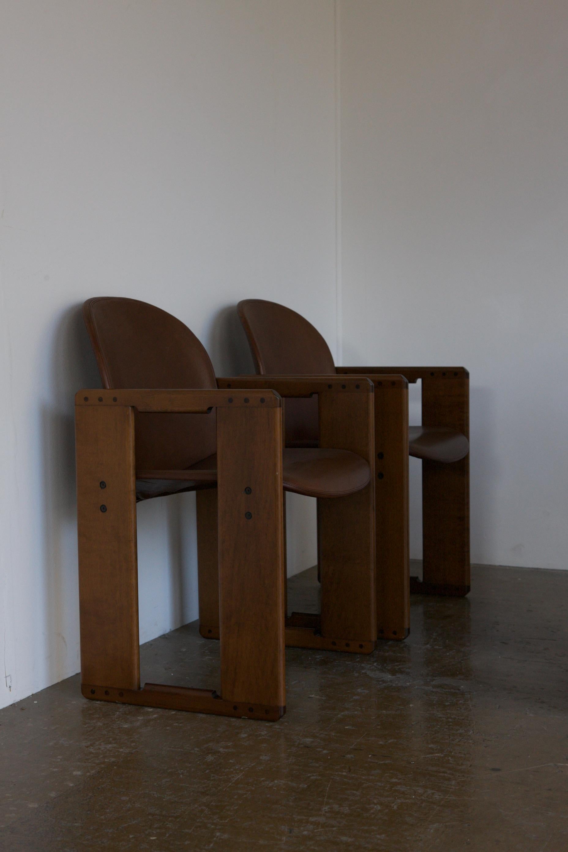 Leather Set of 6 Dialogo Dining chairs by Tobia and Afra Scarpa