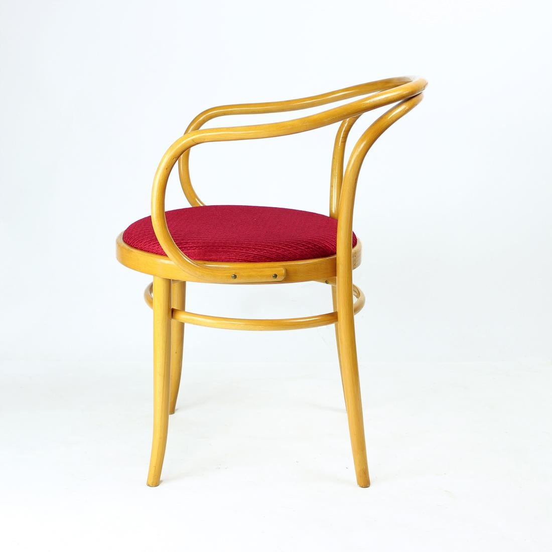 6er-Set Esstisch Bugholz  Sessel  type 30 von Thonet für Ton, 1960er-Jahre (Tschechisch) im Angebot