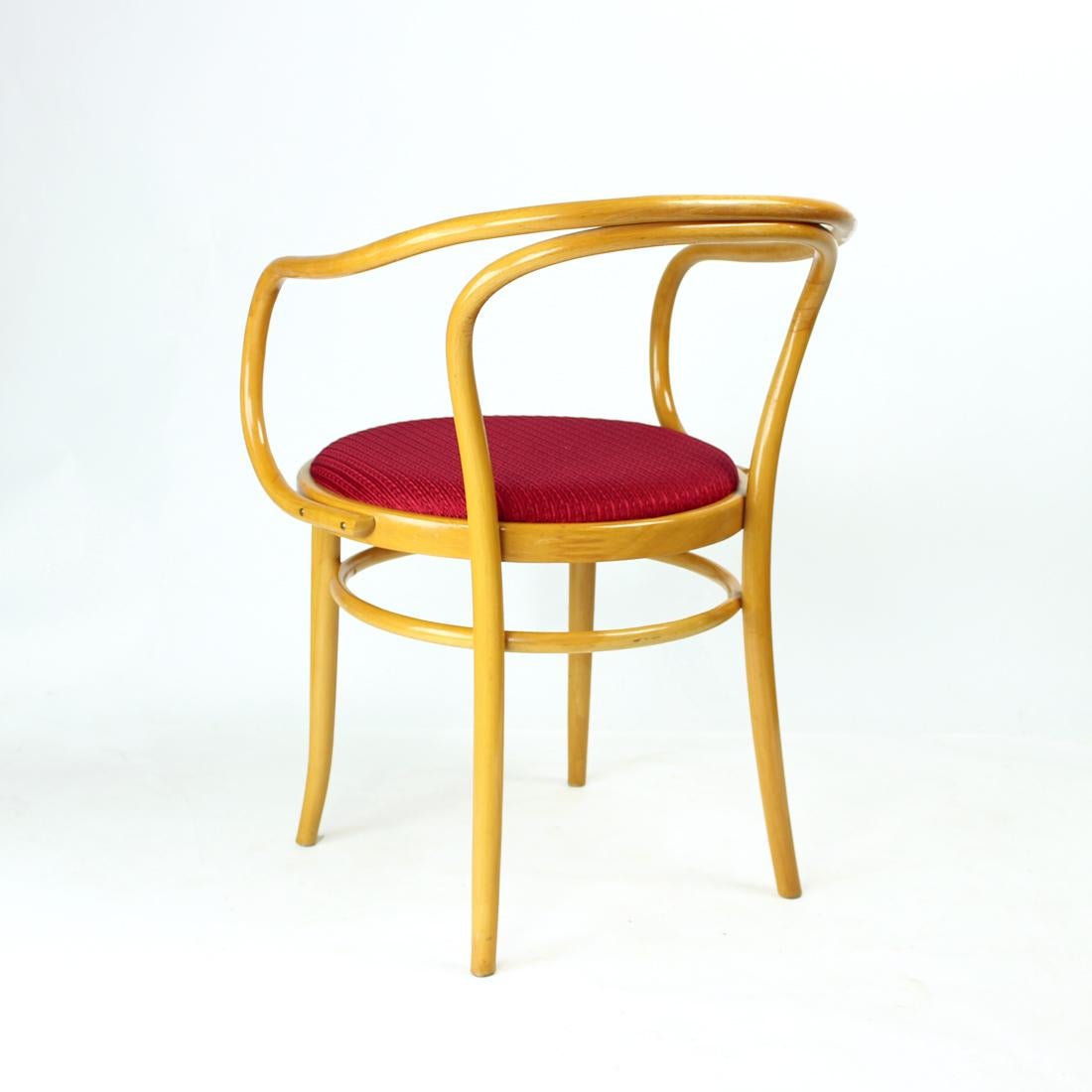 6er-Set Esstisch Bugholz  Sessel  type 30 von Thonet für Ton, 1960er-Jahre im Zustand „Gut“ im Angebot in Zohor, SK