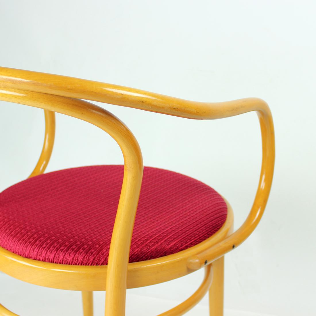 6er-Set Esstisch Bugholz  Sessel  type 30 von Thonet für Ton, 1960er-Jahre (Stoff) im Angebot