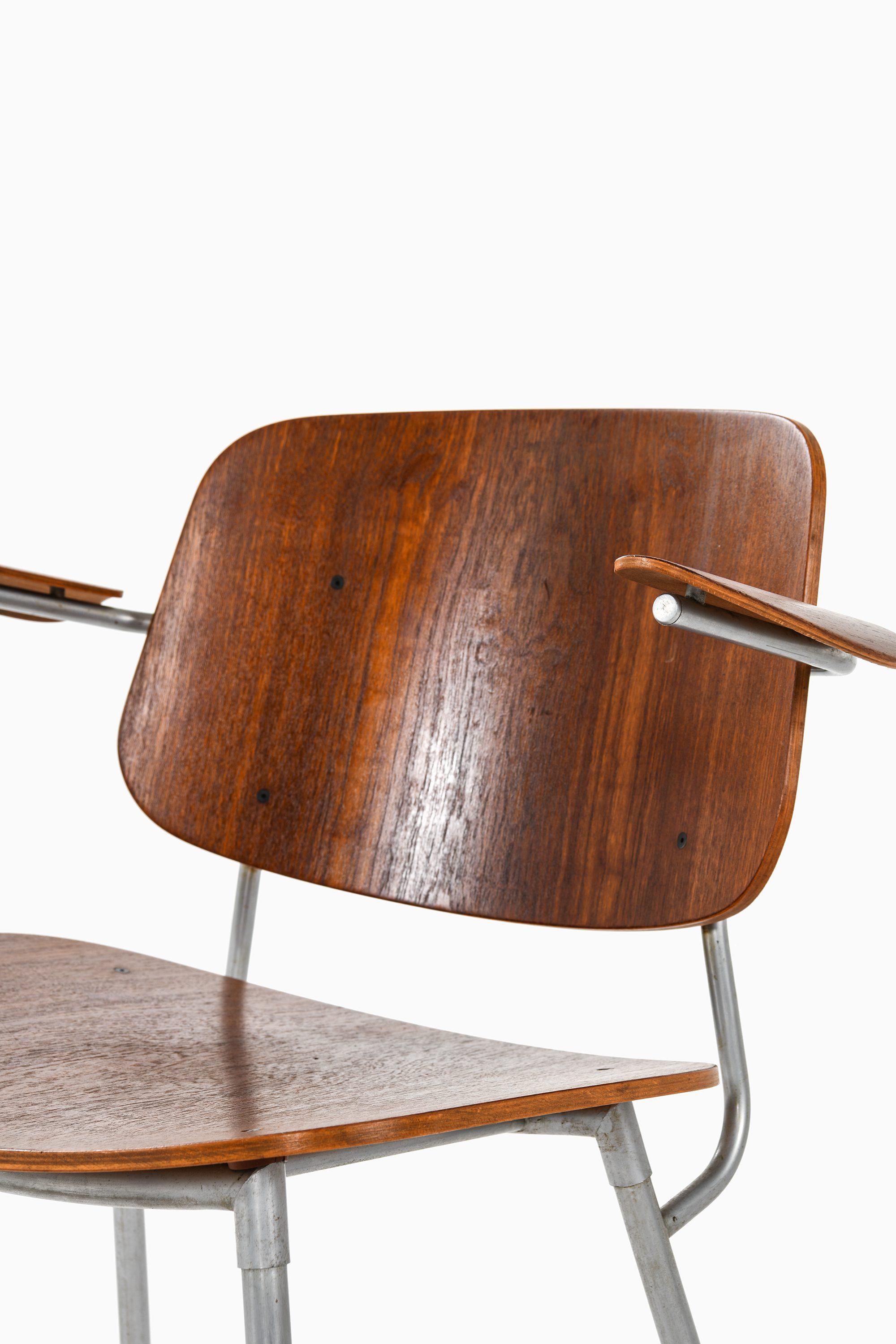 XX secolo Set di 6 sedie da pranzo e 2 poltrone in teak e acciaio di Børge Mogensen in vendita