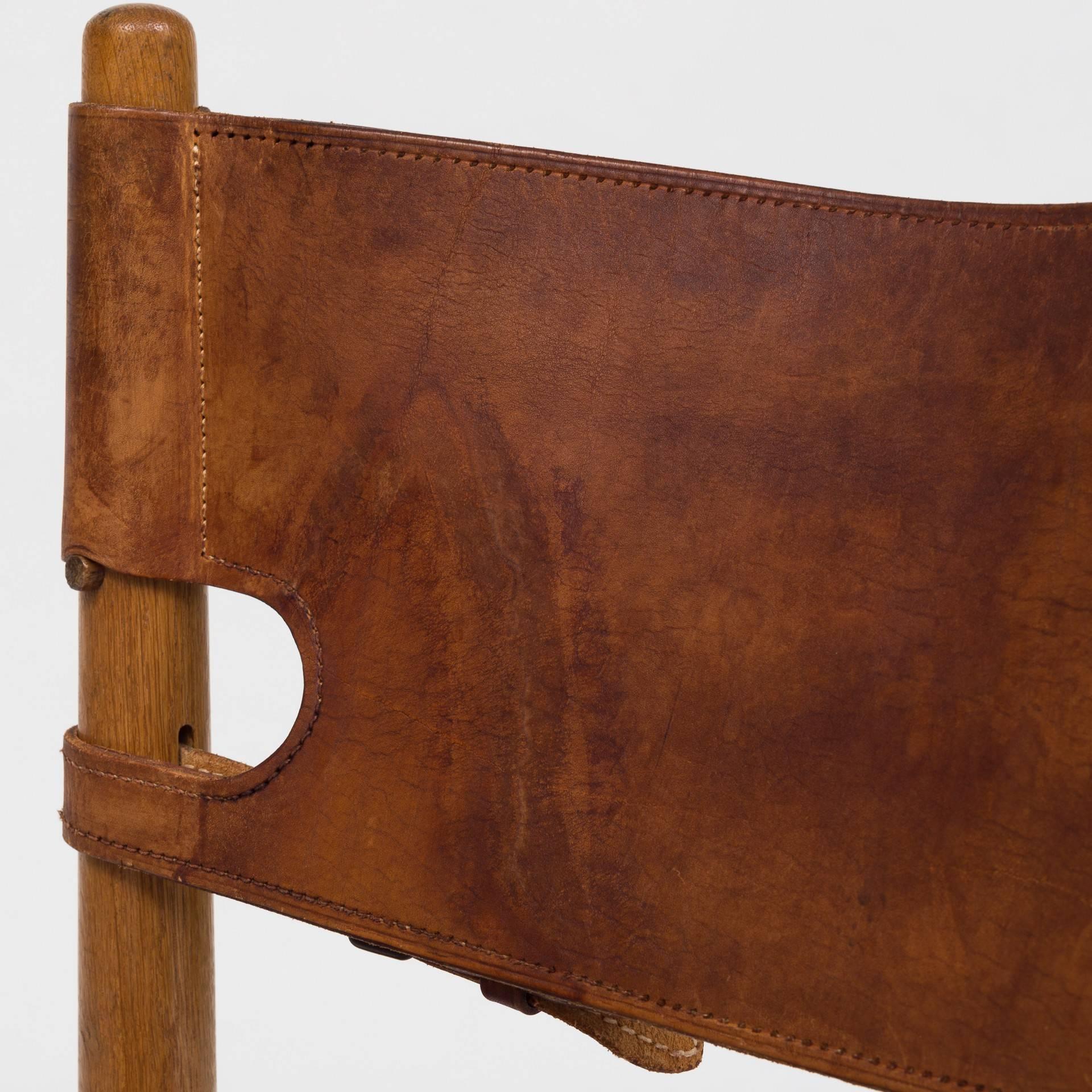 BM 3237, set of hunting chairs in oak and patinated natural leather. Maker Fredericia Stolefabrik.