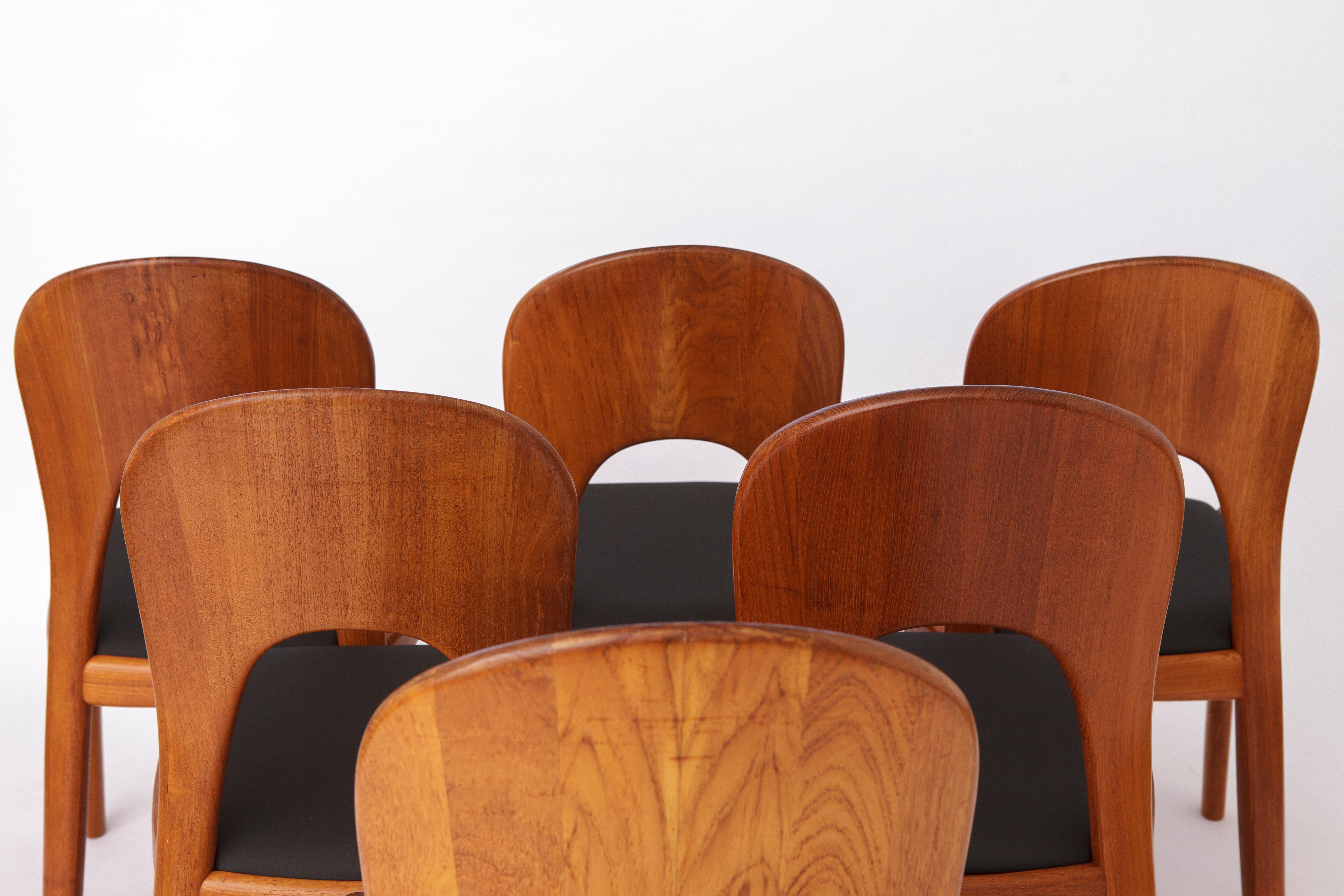 Satz von 6 Esszimmerstühlen des dänischen Designers Niels Koefoed (1970er Jahre) - Teakholzgestelle (Poliert) im Angebot