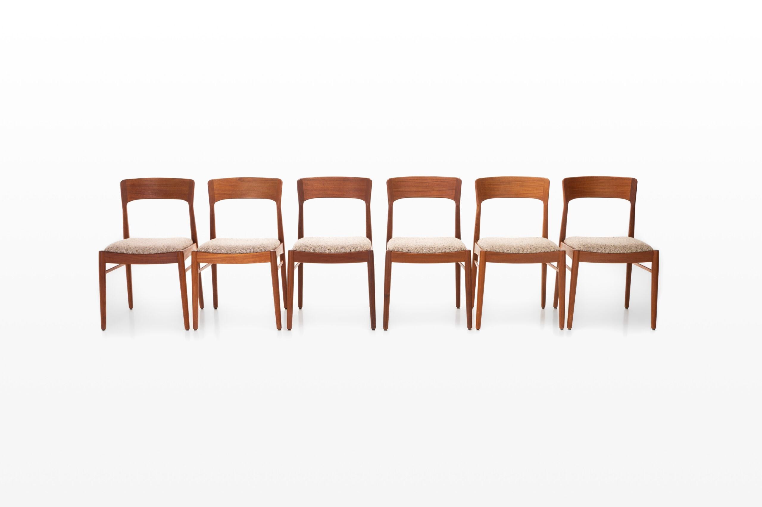 Very nice set of six dining chairs in teak. Designed by Henning Kjaernulf for Korup Stølefabrik in Denmark in the 1960s. The chairs still have the original Kvadrat upholstery.

12 pieces available, price is for 6 pieces.
