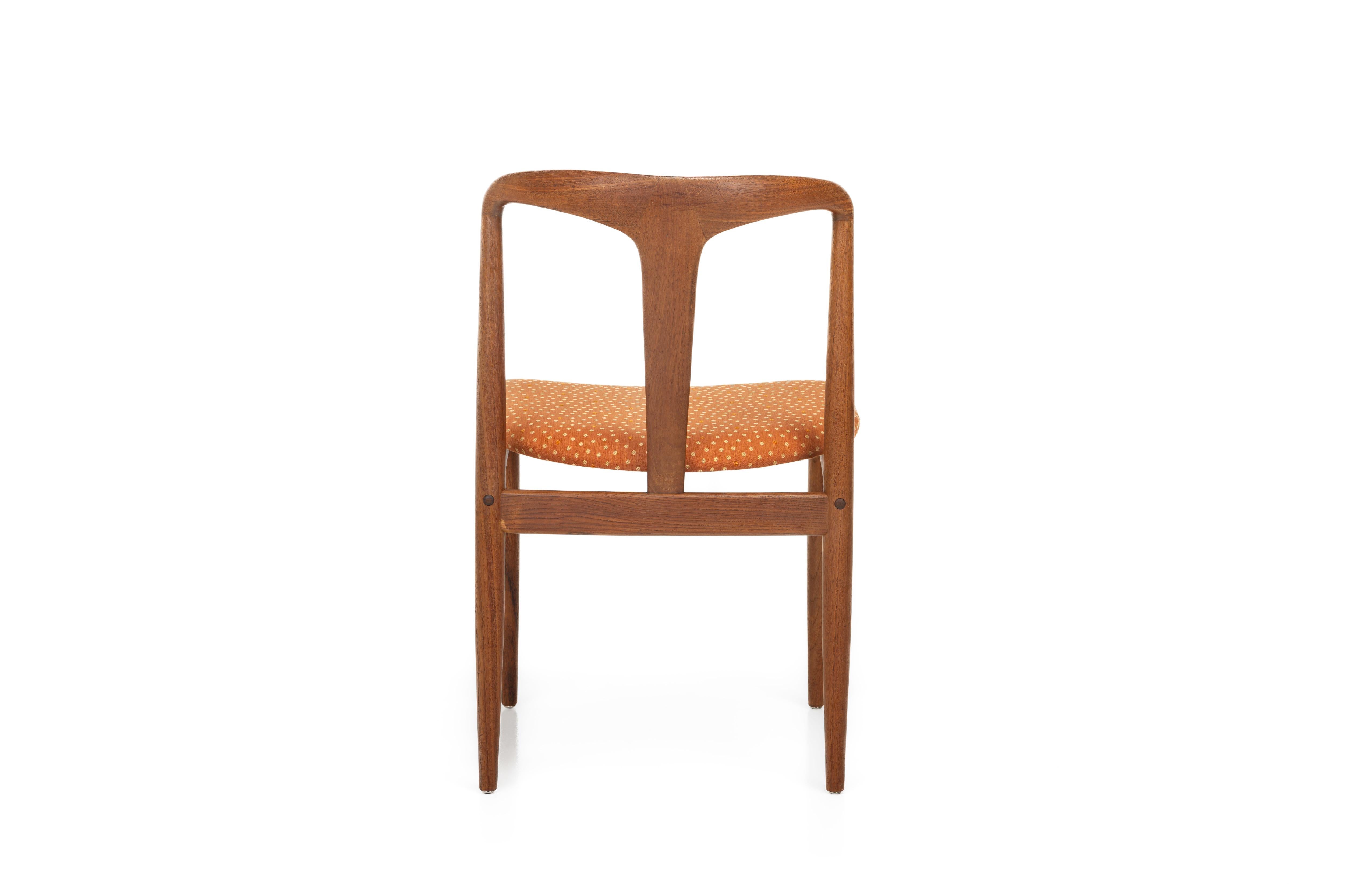 Set of 6 dining chairs by Johannes Andersen for Uldum Møbelfabrik in Denmark 196 For Sale 4