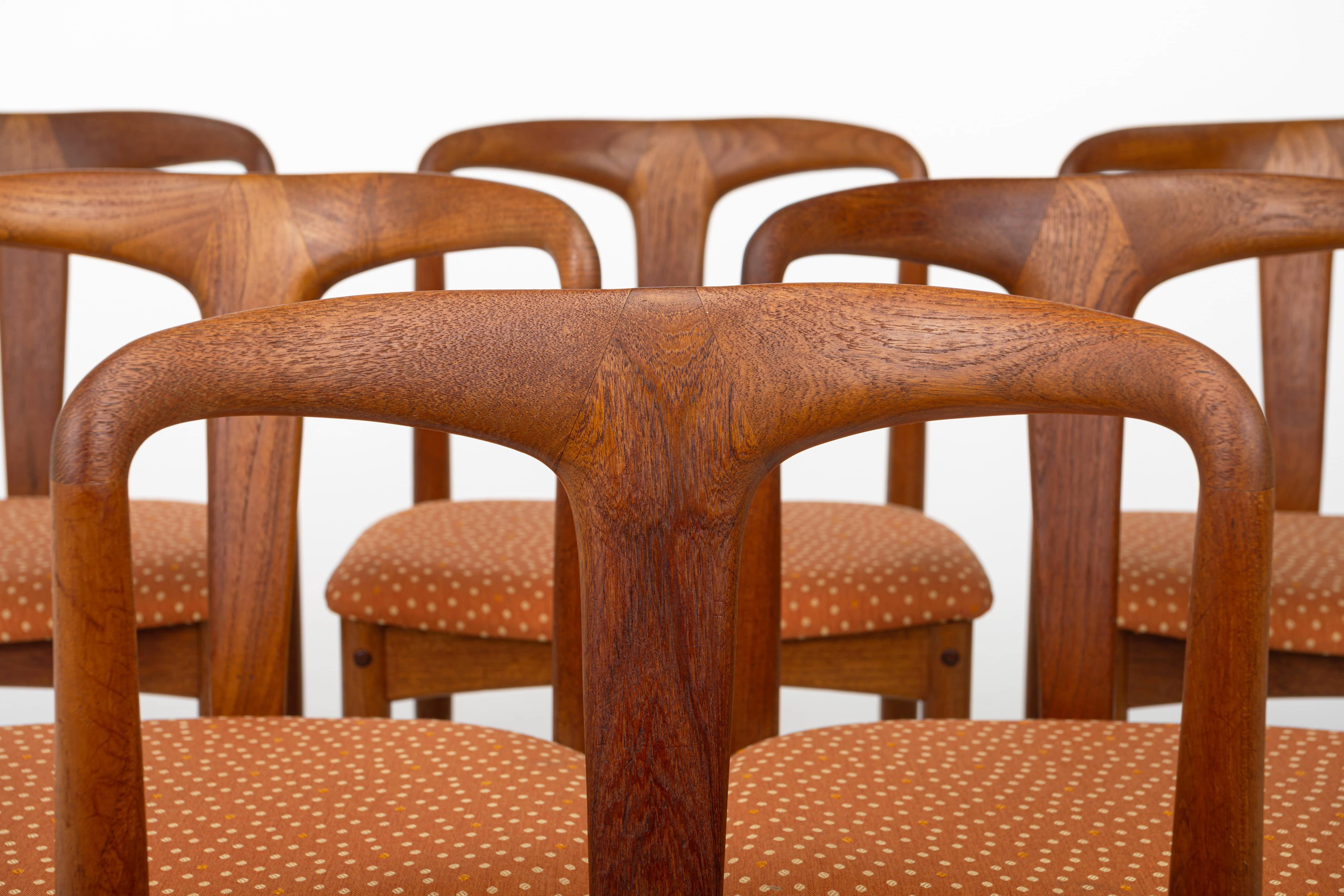 Danish Set of 6 dining chairs by Johannes Andersen for Uldum Møbelfabrik in Denmark 196 For Sale