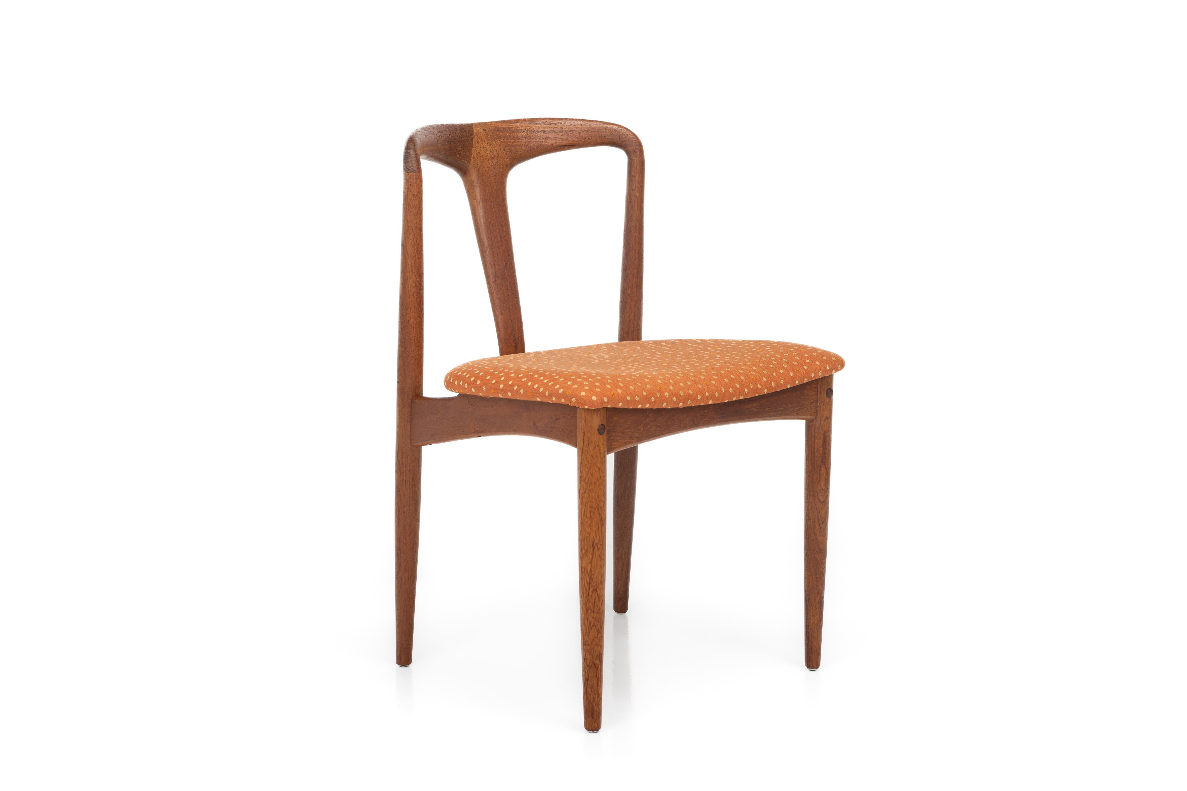 Set of 6 dining chairs by Johannes Andersen for Uldum Møbelfabrik in Denmark 196 For Sale 2