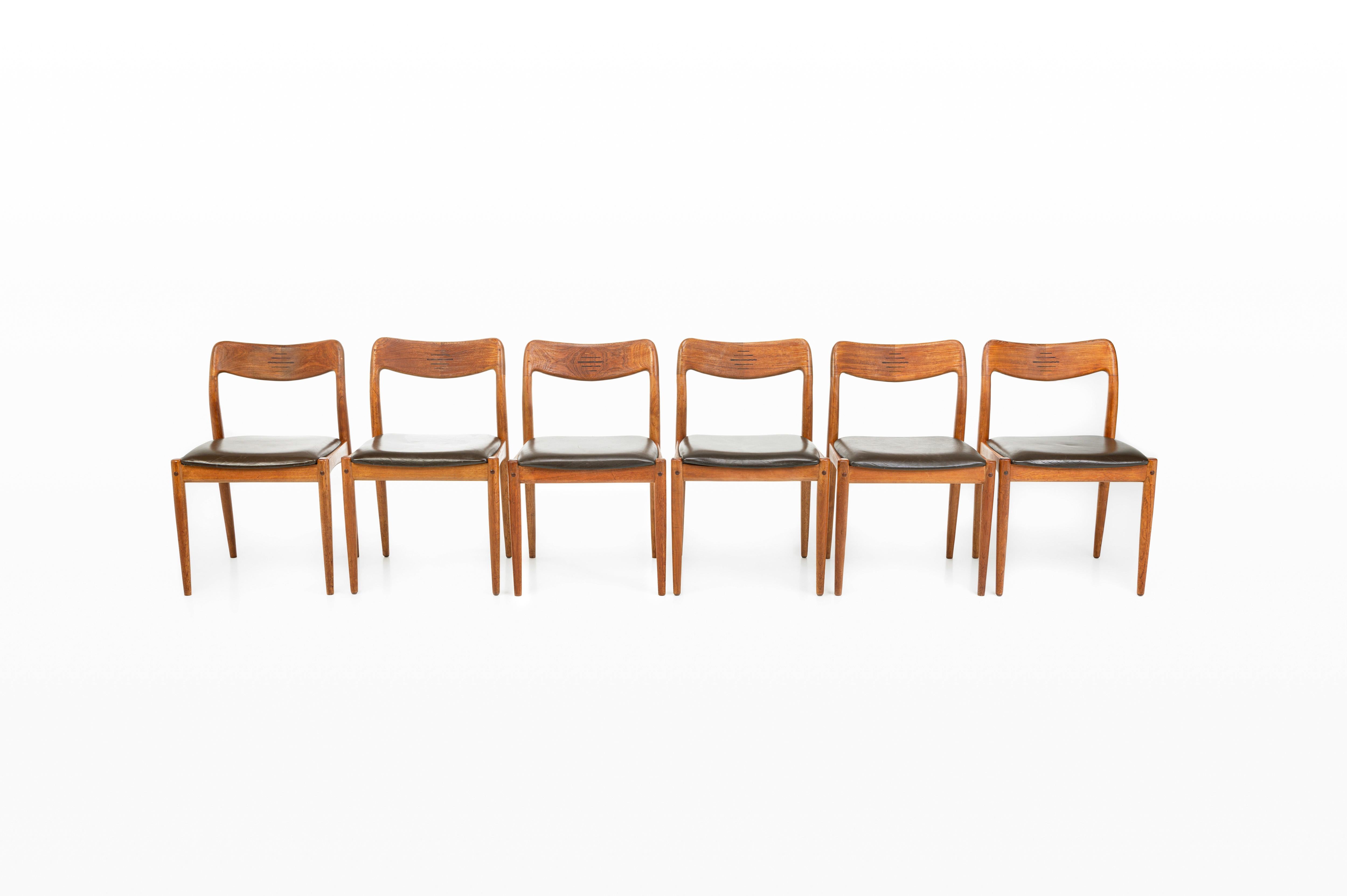 Scandinave moderne Ensemble de 6 chaises de salle à manger par Johannes Andersen pour Uldum Mobelfabrik, Danemark, 1960 en vente